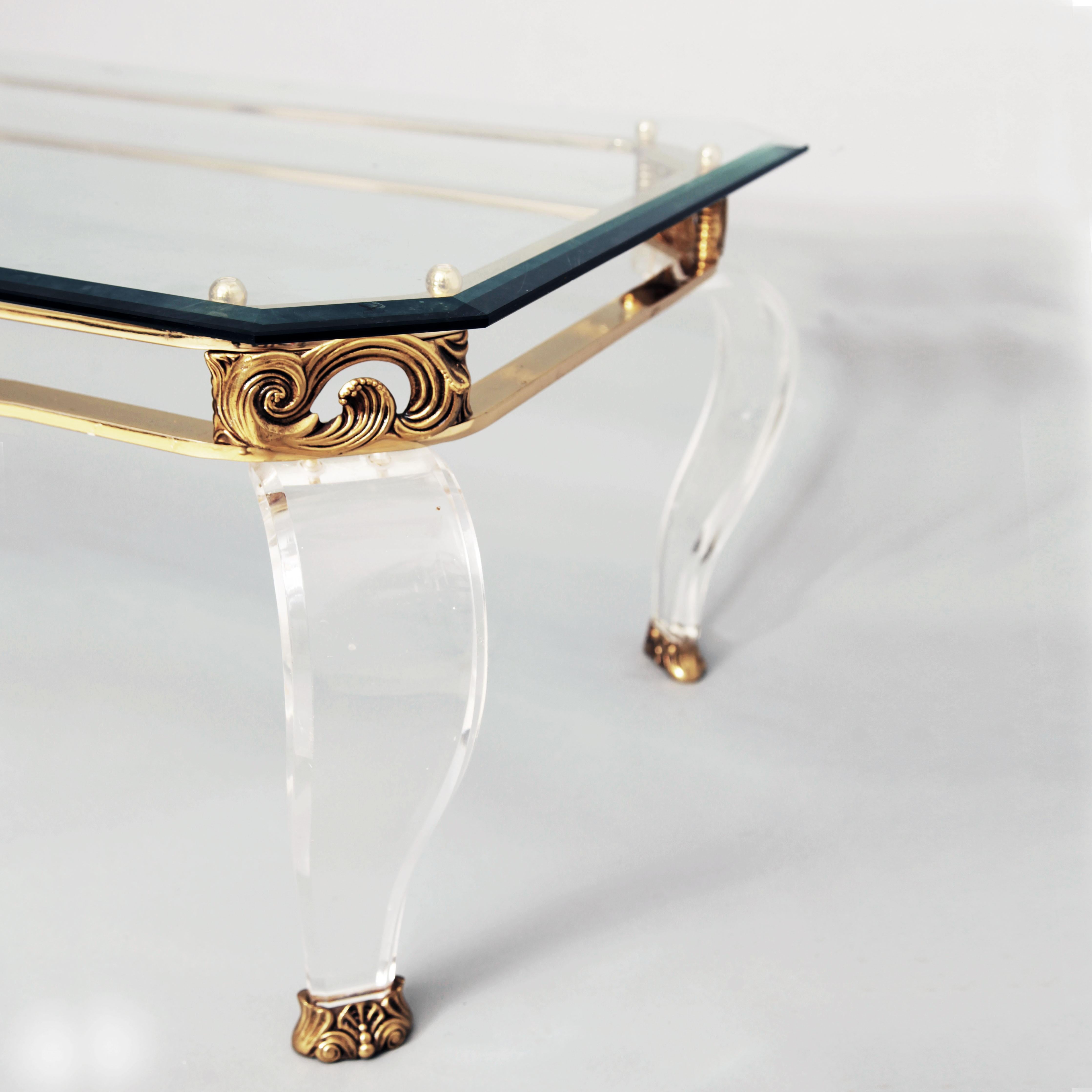 Italian Brass and Curved Lucite Legs Coffee Table with Glass Top, Hollywood Regency 