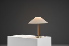 Lámpara de mesa «32755» de latón y olmo, de Bertil Brisborg, Suecia, mediados del siglo XX