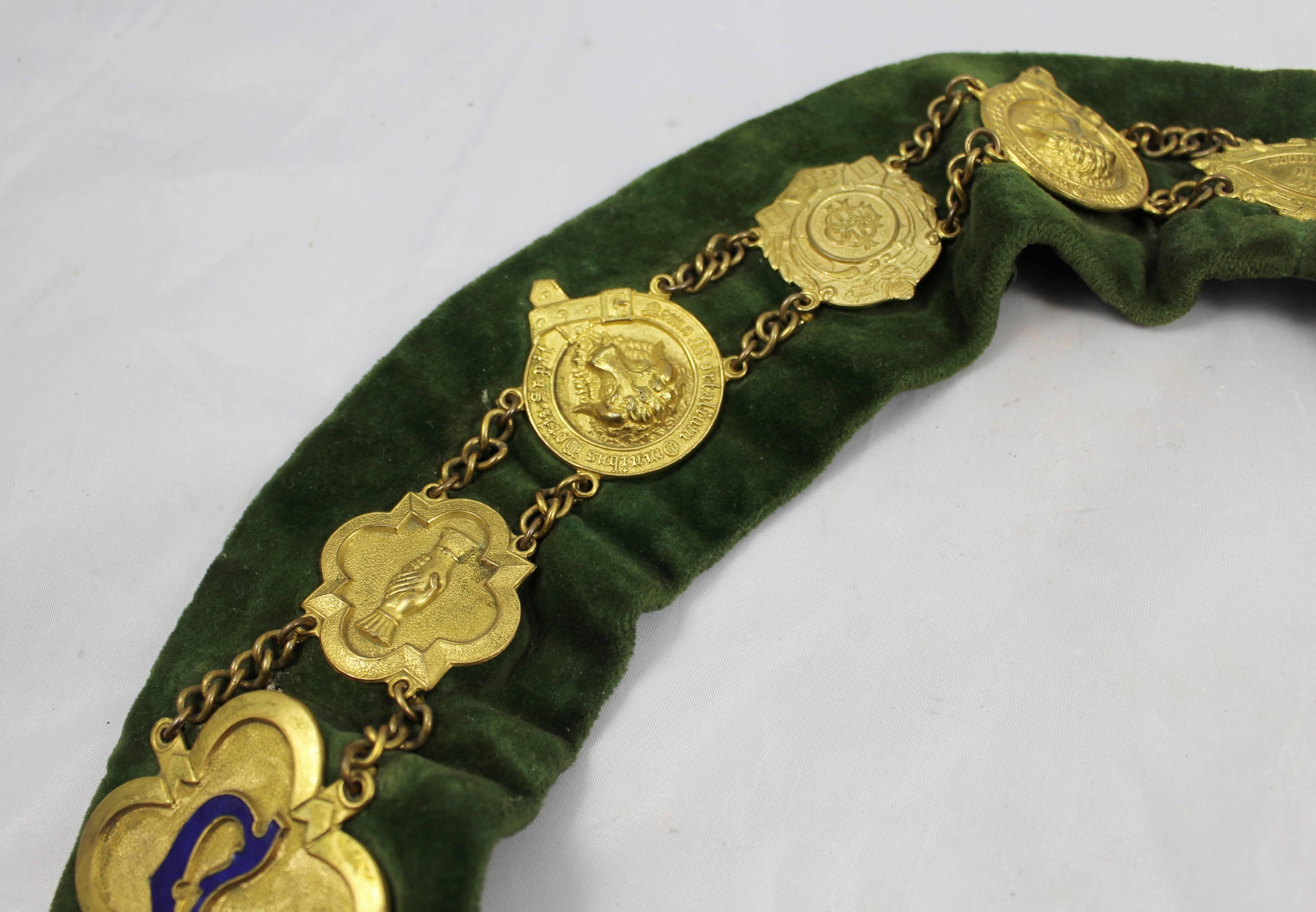 Brass and Enamel Velvet Lodge Chain Masonic Regalia In Good Condition For Sale In Worcester, Worcestershire