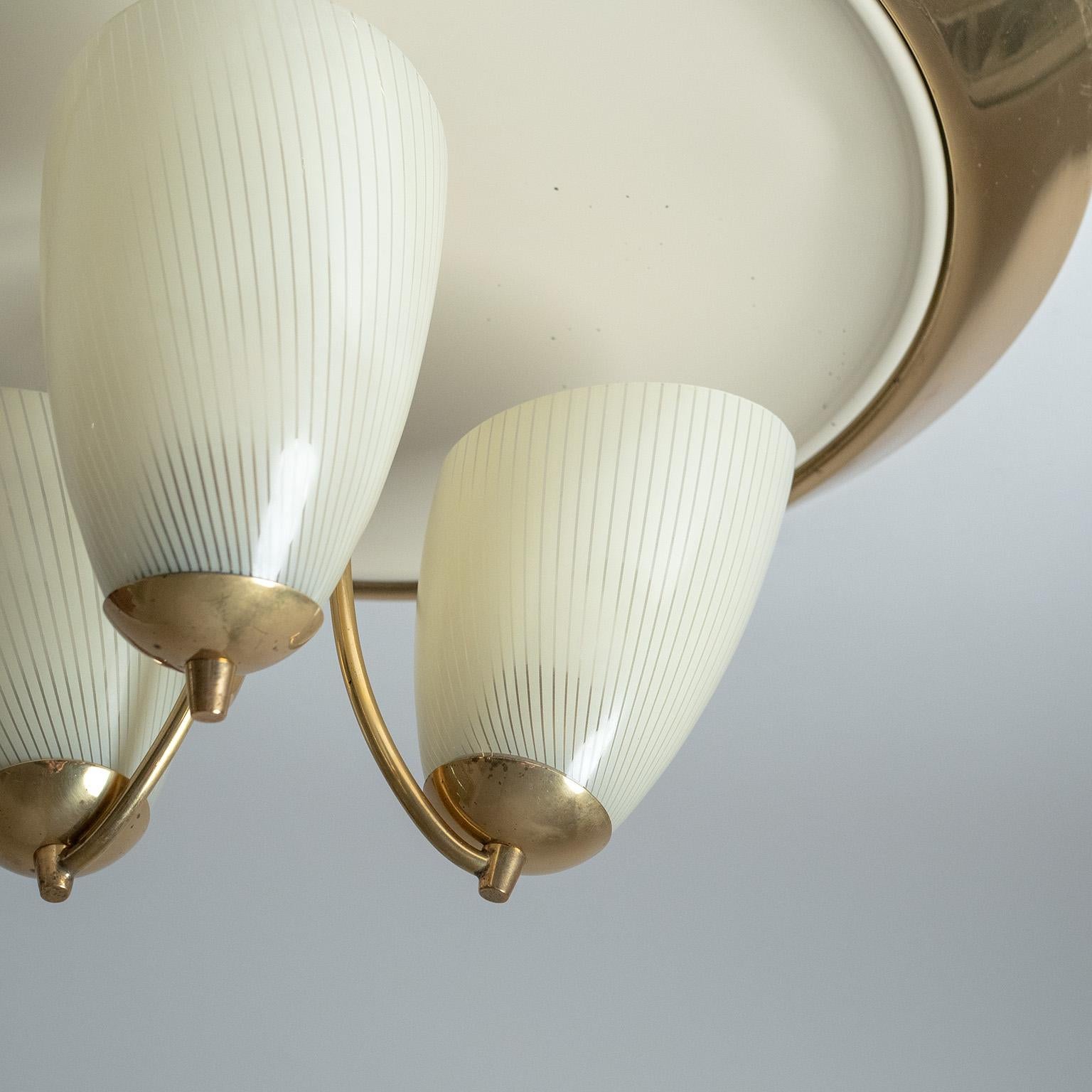 Mid-Century Modern Monture affleurante en laiton et verre émaillé, années 1950 en vente