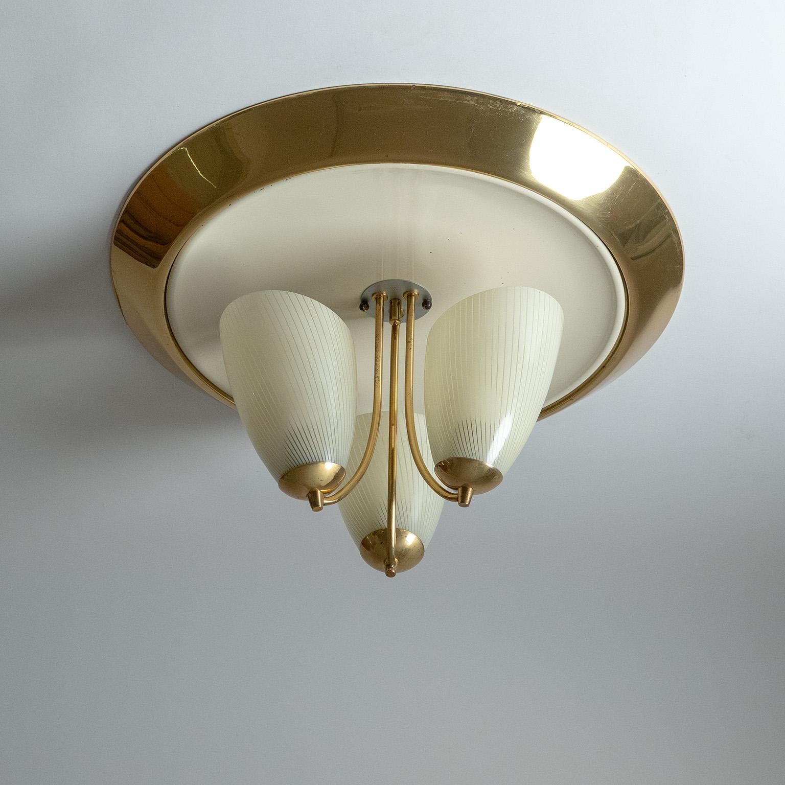 Milieu du XXe siècle Monture affleurante en laiton et verre émaillé, années 1950 en vente