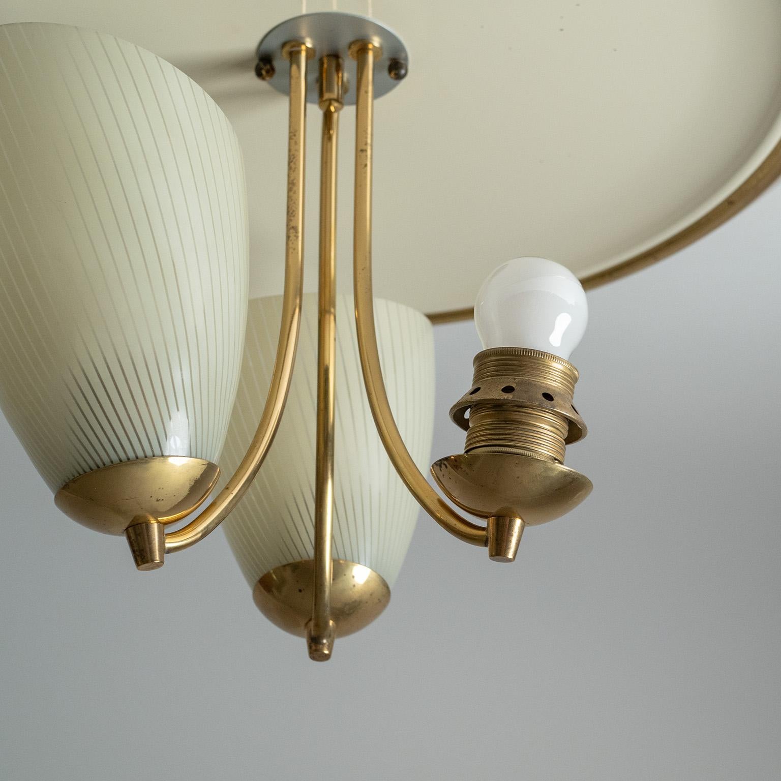 Laiton Monture affleurante en laiton et verre émaillé, années 1950 en vente