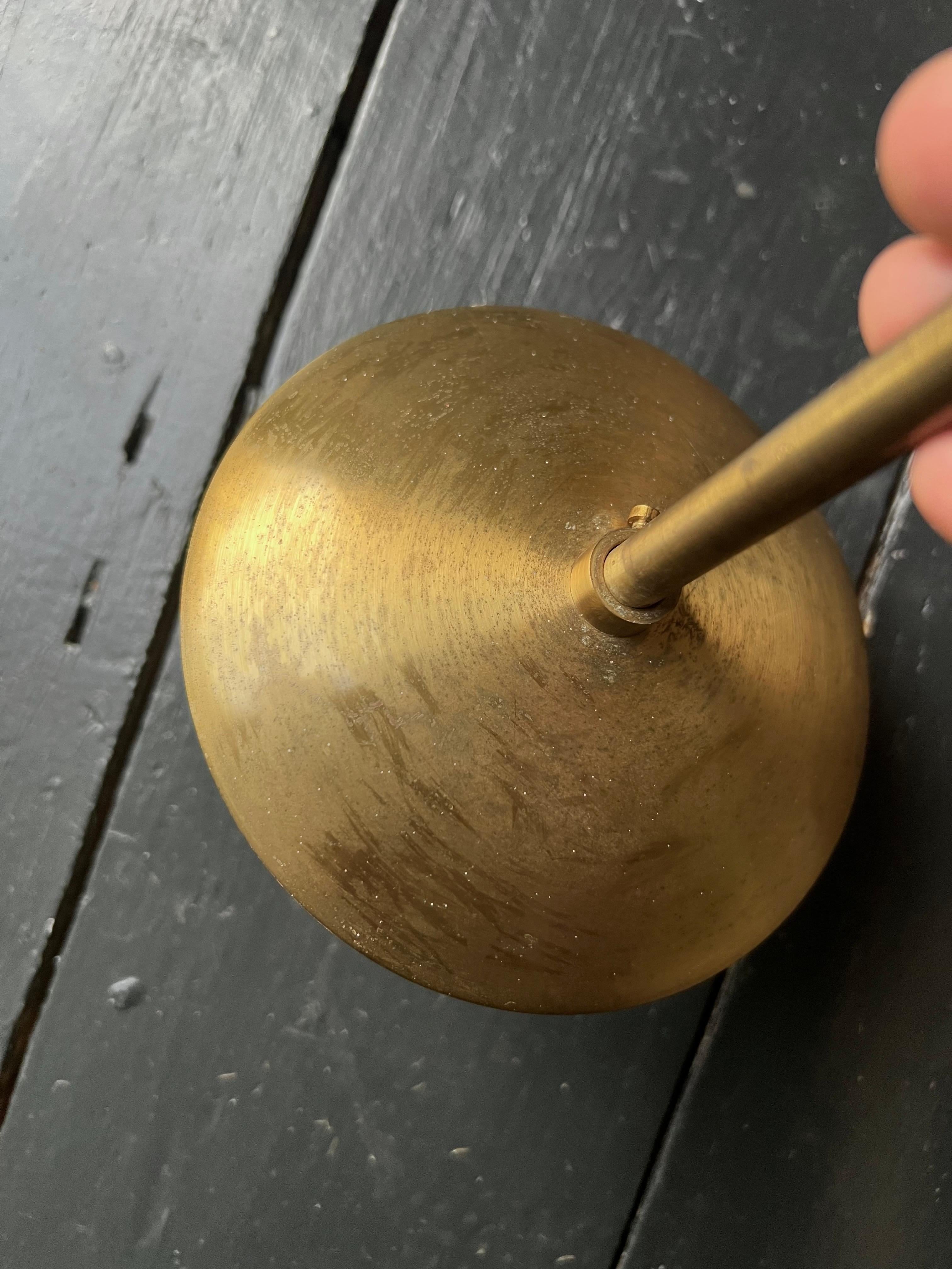 Lampada a sospensione in ottone e vetro acidato, attribuita a Böhlmarks, Svezia in vendita 2
