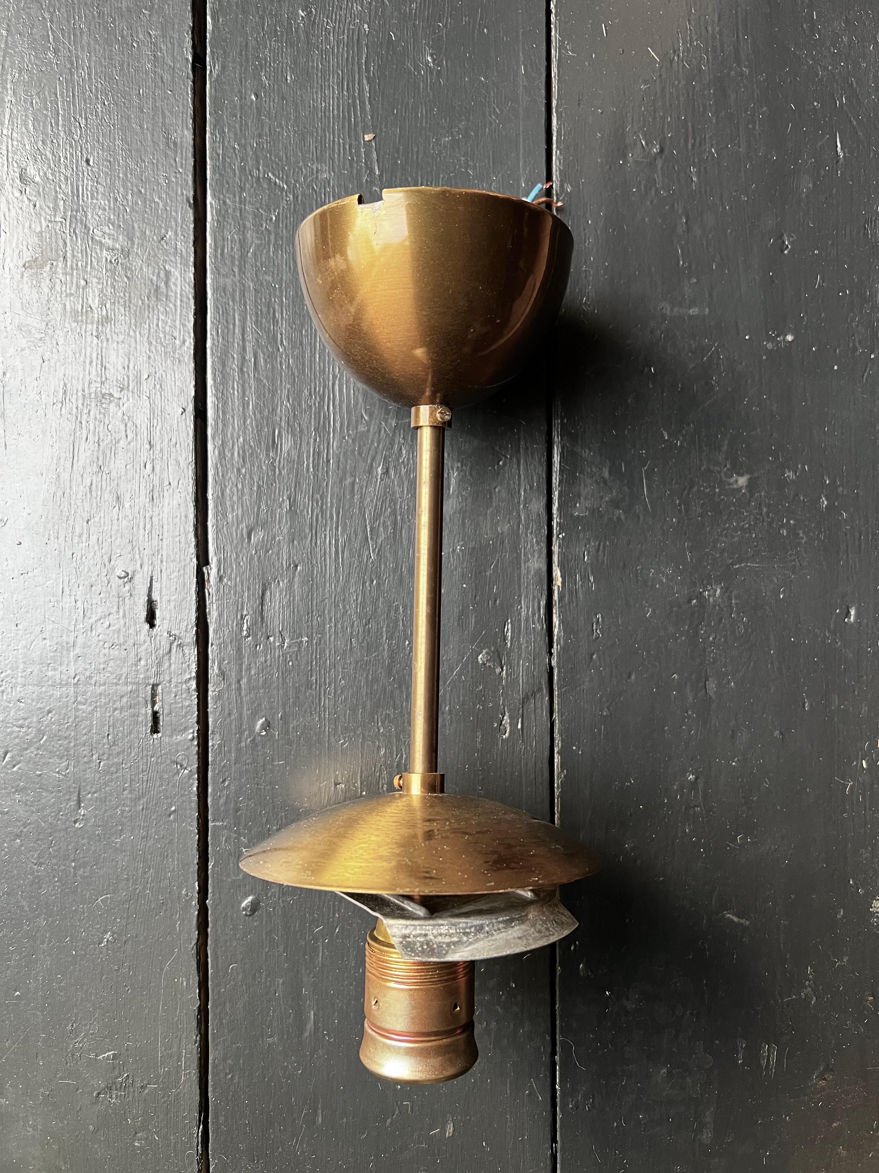 Lampada a sospensione in ottone e vetro acidato, attribuita a Böhlmarks, Svezia in vendita 3
