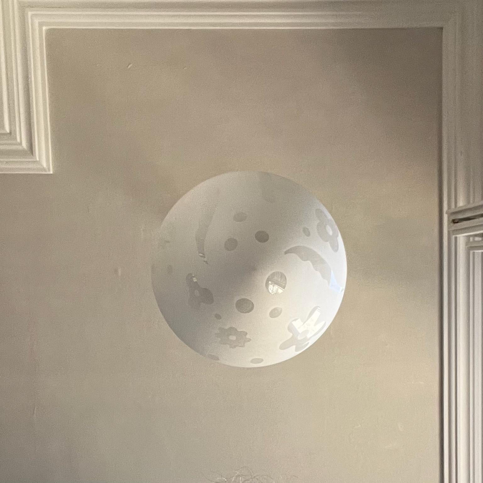 Art Déco Lampada a sospensione in ottone e vetro acidato, attribuita a Böhlmarks, Svezia in vendita