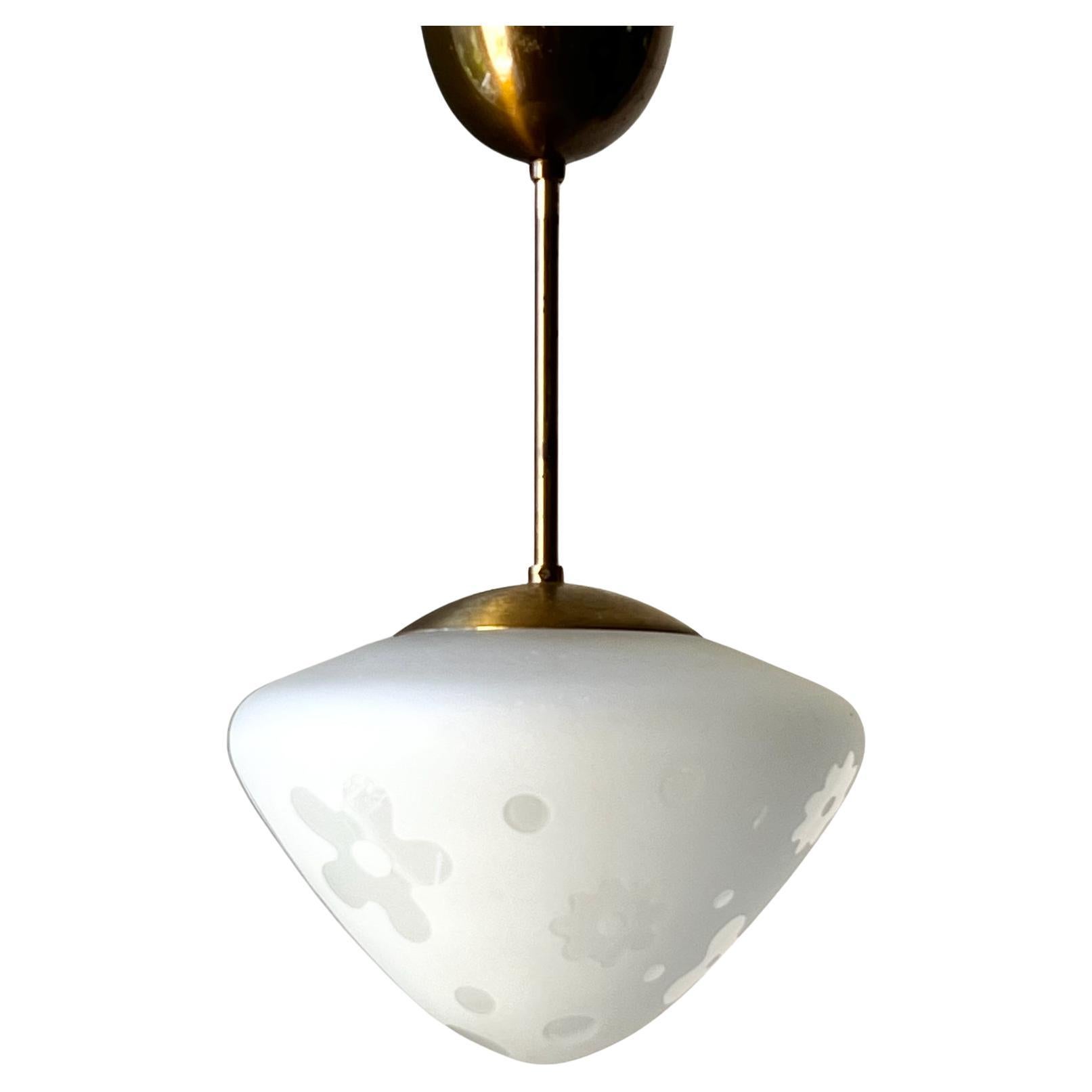 Pendelleuchte aus Messing und geätztem Glas, Böhlmarks zugeschrieben, Schweden