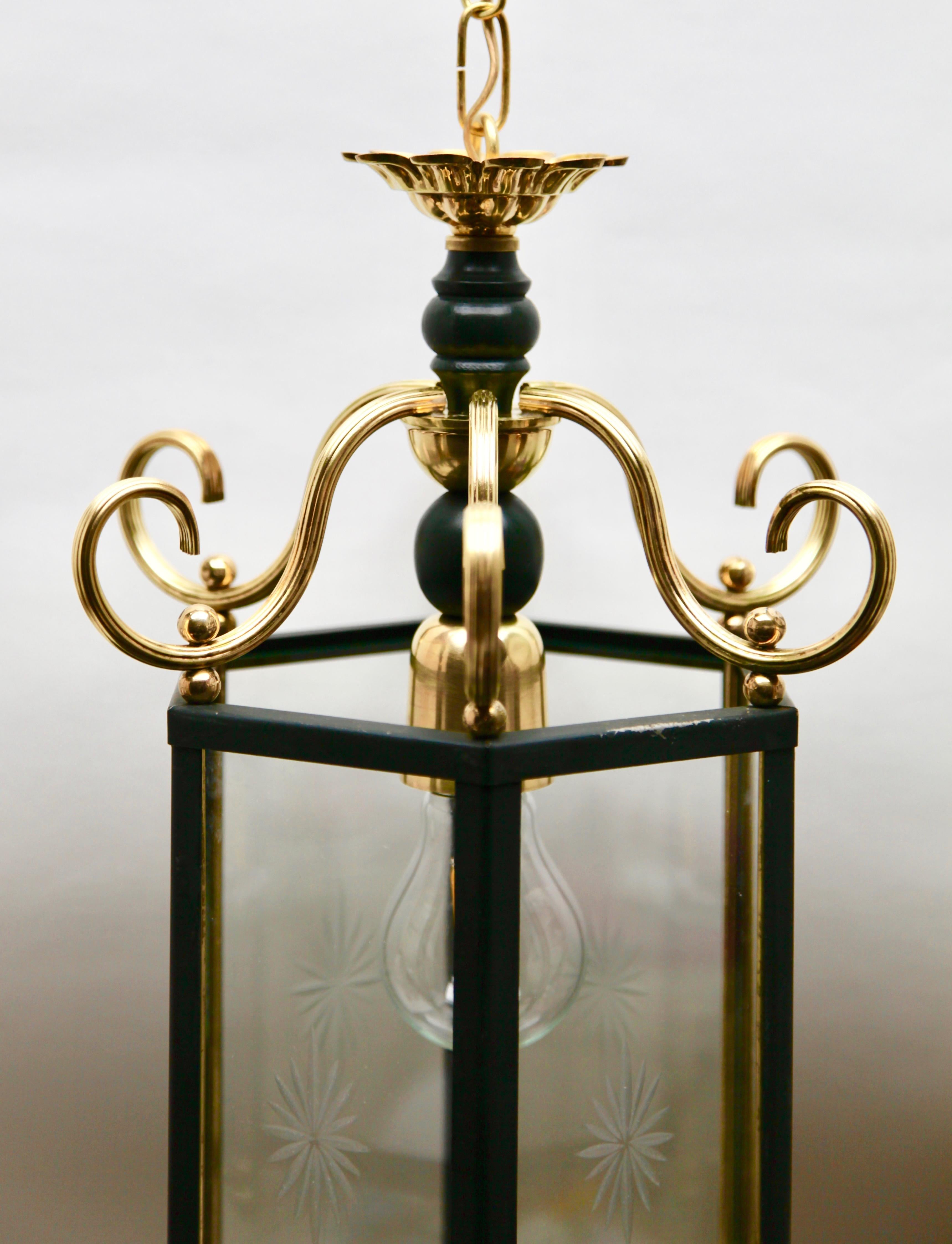Brass and Etched with a Starburst Pattern Glass Lantern Hall Light In Good Condition In Verviers, BE