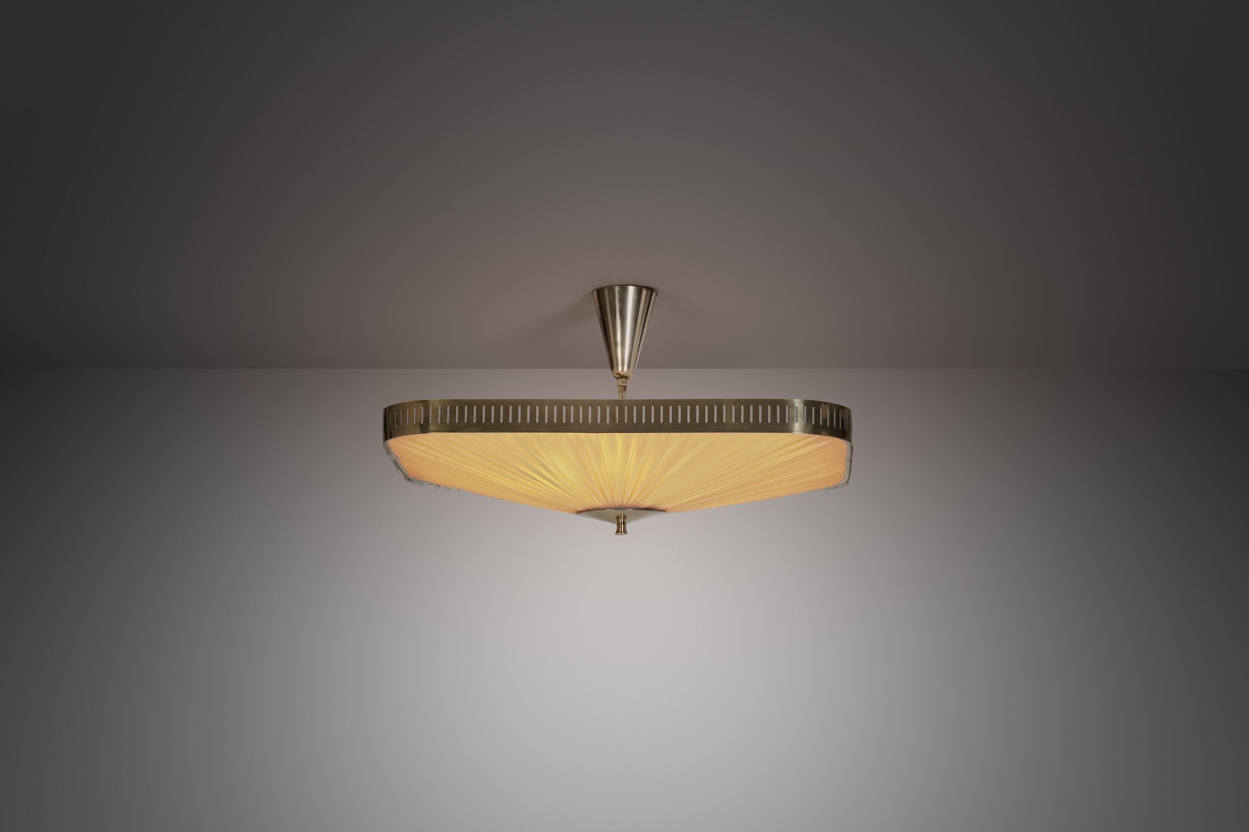 This ceiling lamp was designed during the 1960s, an era in which Finland saw the birth of many of its most iconic lighting models. It was a period of consistency, excellence, and sophistication design wise. Itsu, short for Itä-Suomen Sähkö (eng.