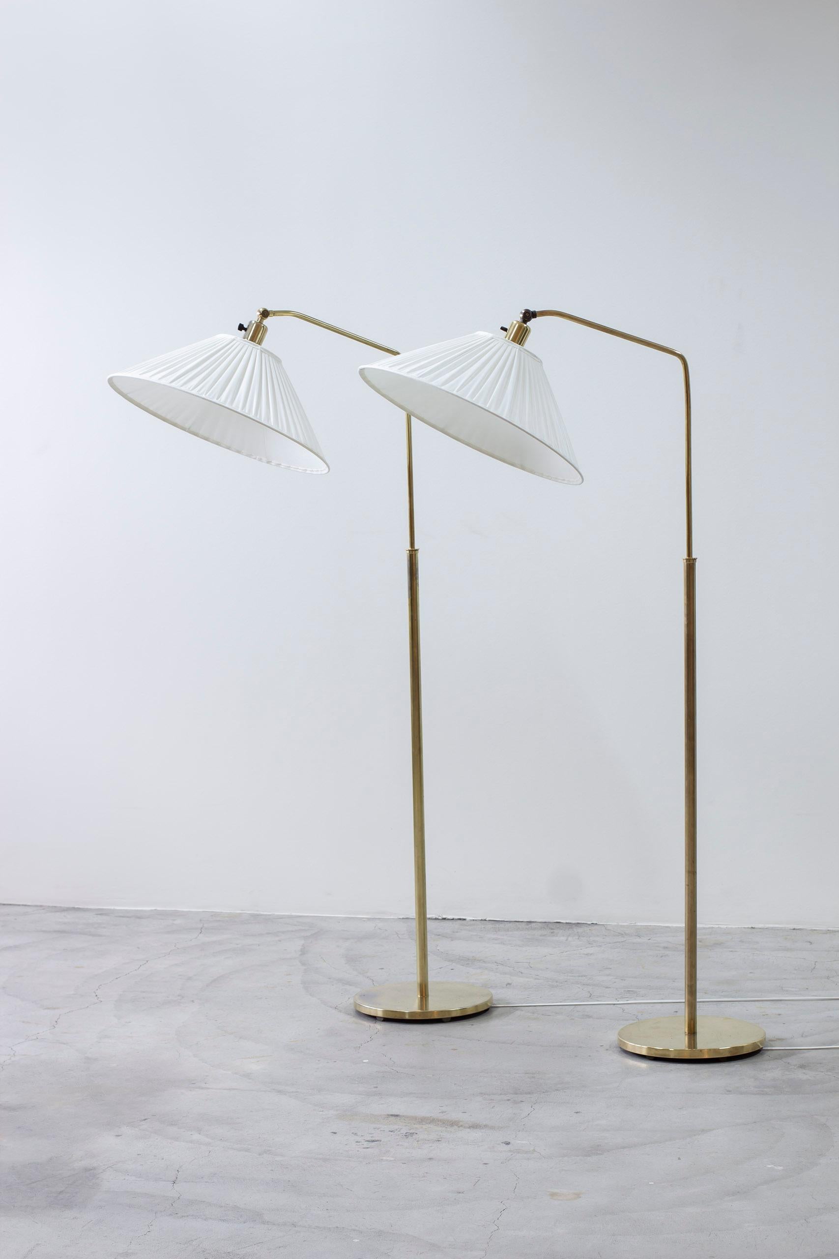 Swedish Brass and fabric floor lamps by Harald Elof Notini, Böhlmarks, 1940s For Sale