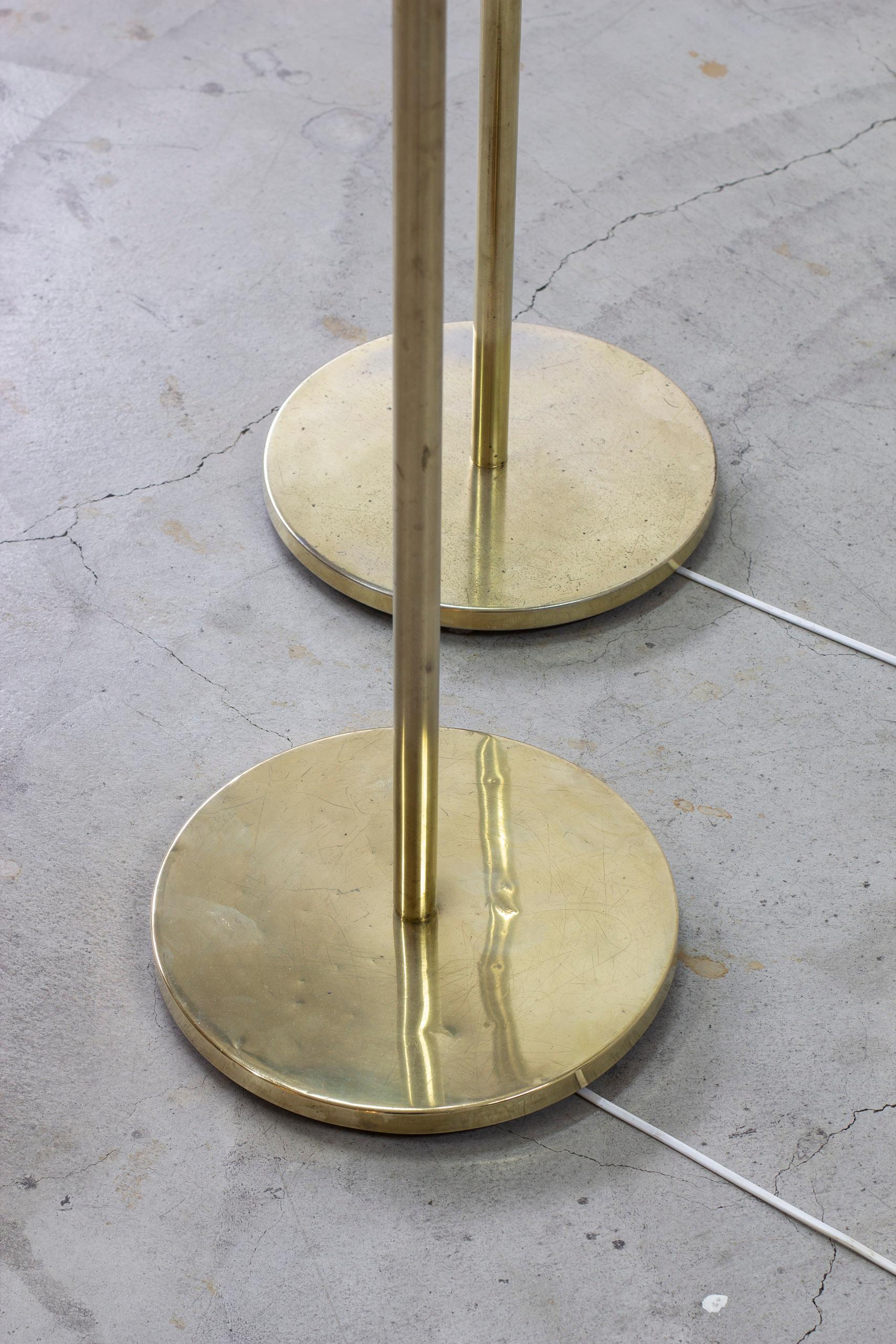 Brass and fabric floor lamps by Harald Elof Notini, Böhlmarks, 1940s For Sale 3