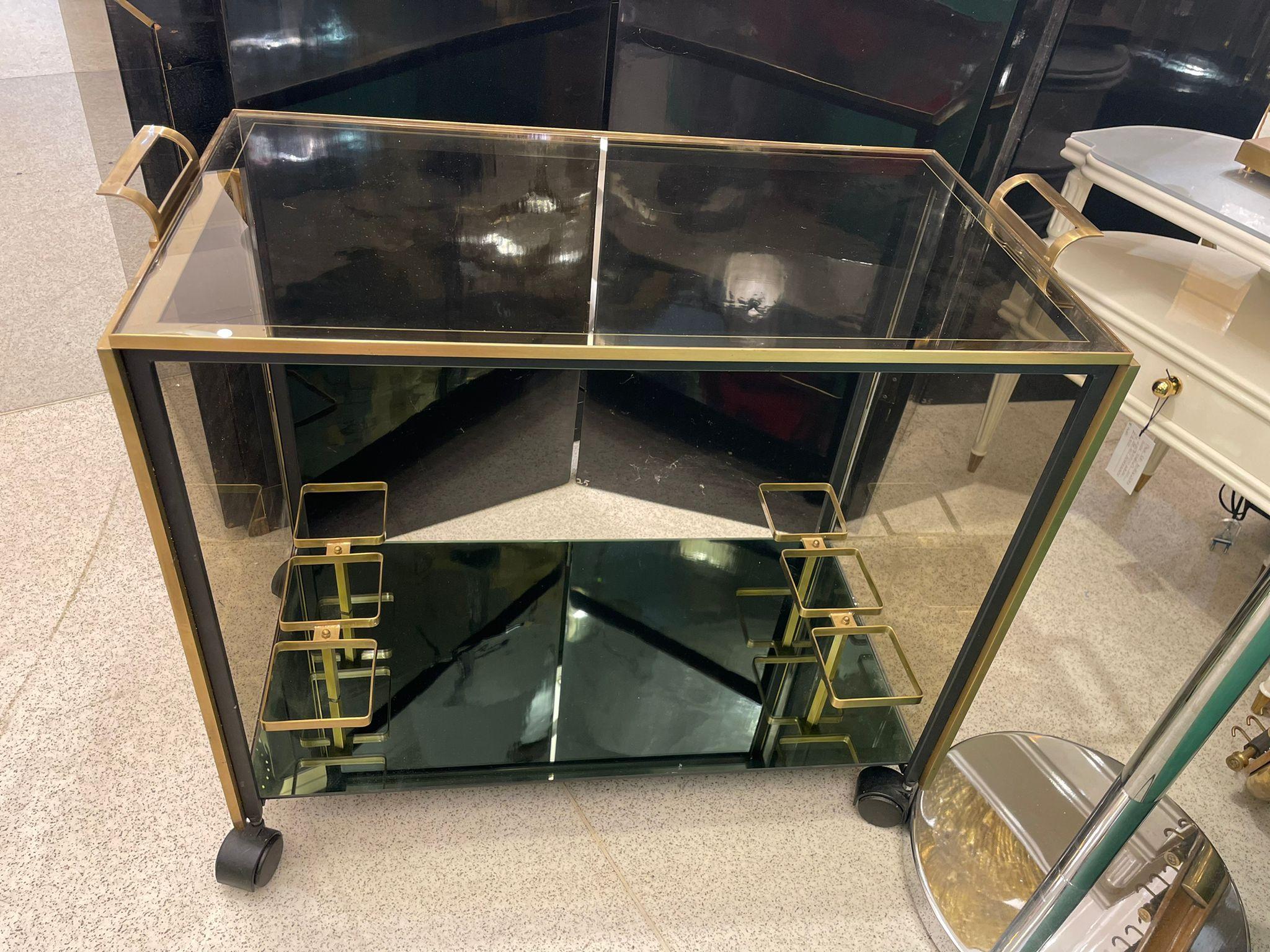 Mid-Century Modern Brass and Fumè Glass Bar Cart, Italy 1960s For Sale