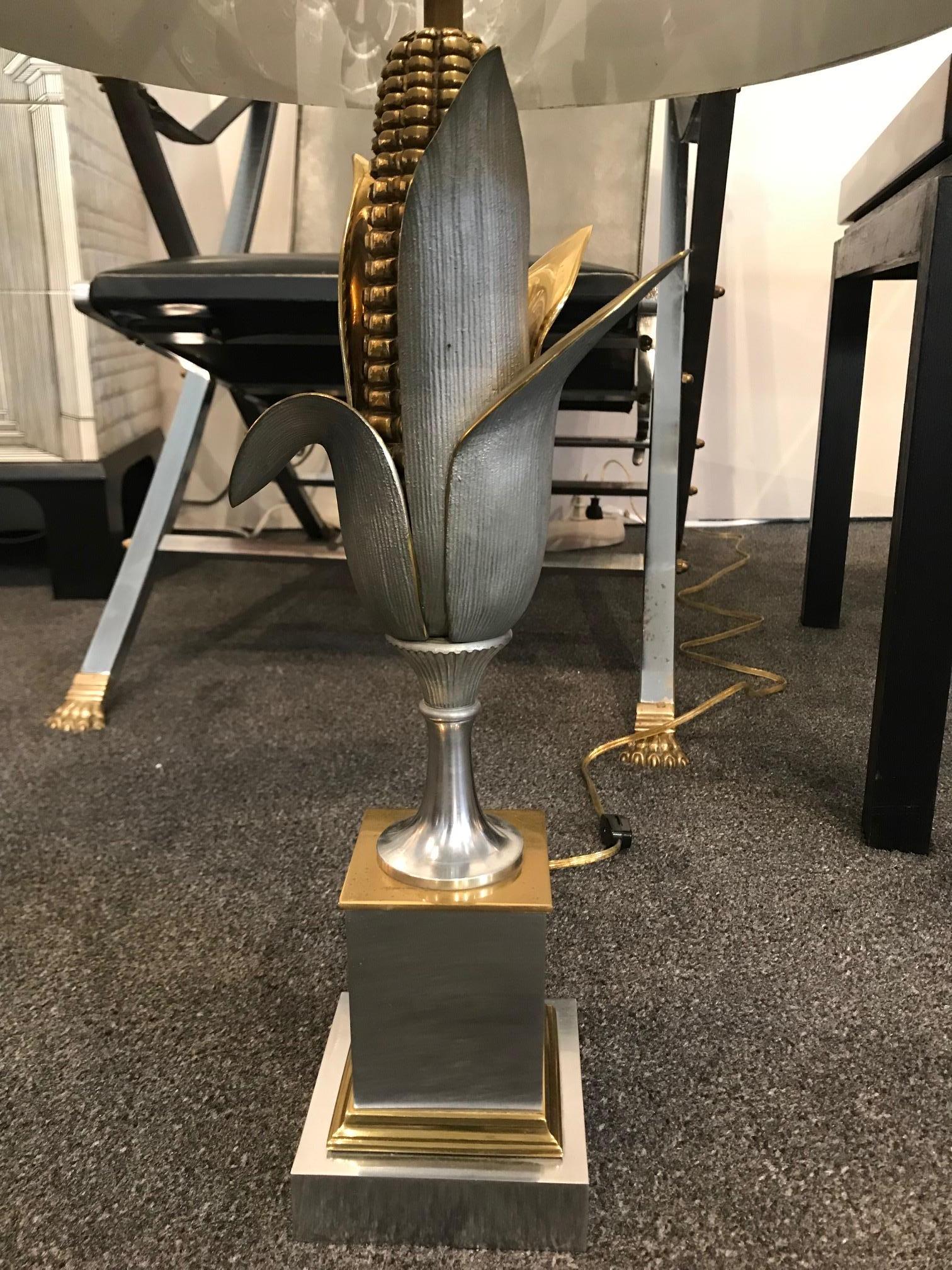 Brass and Gilt Bronze “Corn” Table Lamp by Maison Charles, France, circa 1950 In Good Condition For Sale In Montreal, QC