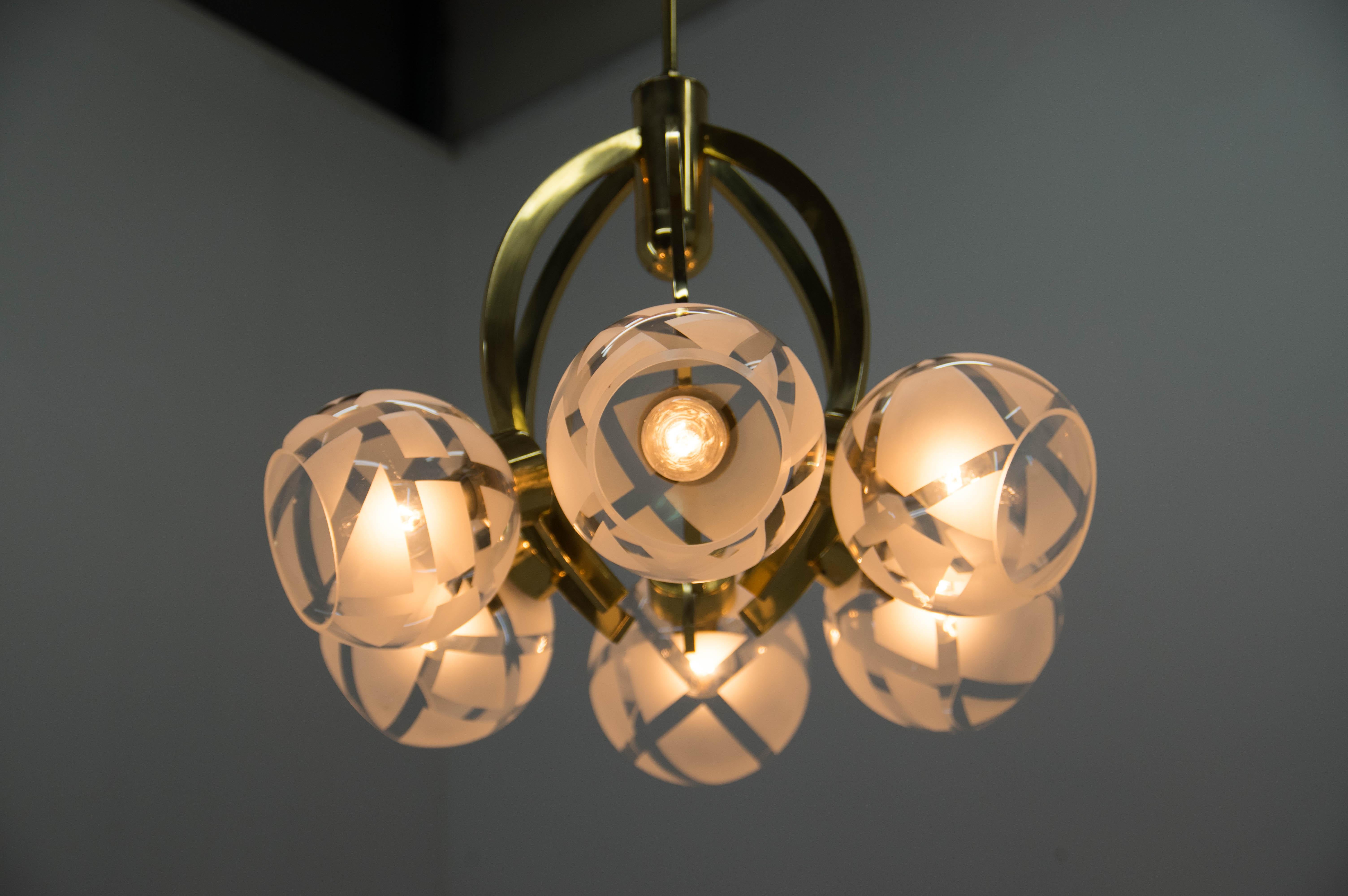 Mid-Century Modern Brass and Glass 6-flamming Chandelier, 1980s For Sale