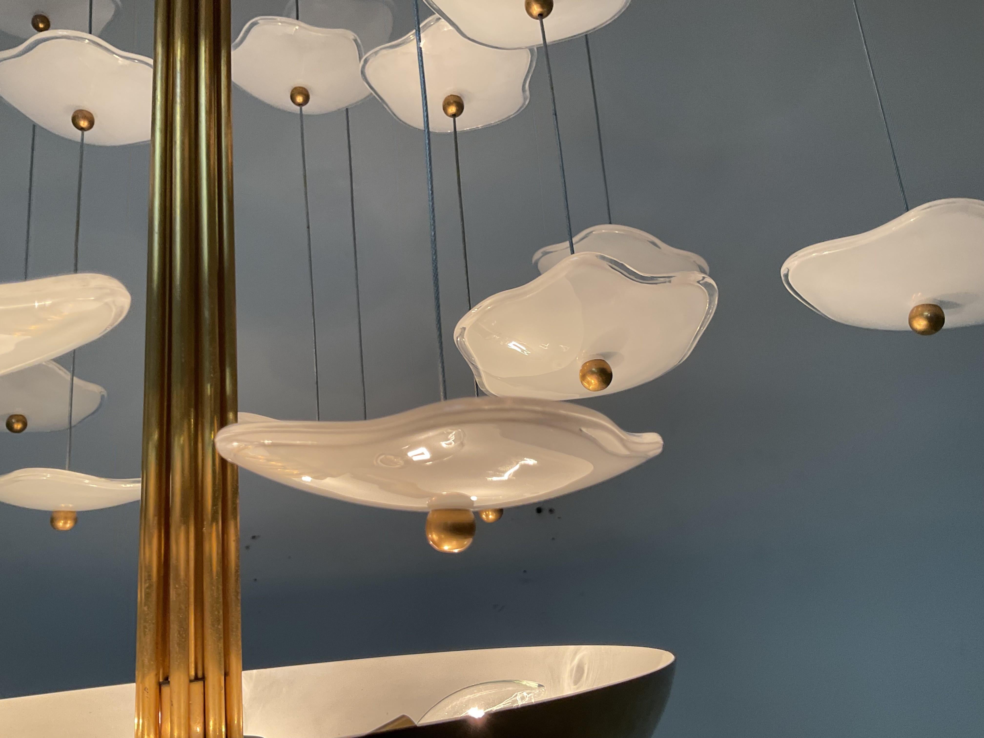 Lampadario a cascata in ottone e vetro in vendita 3