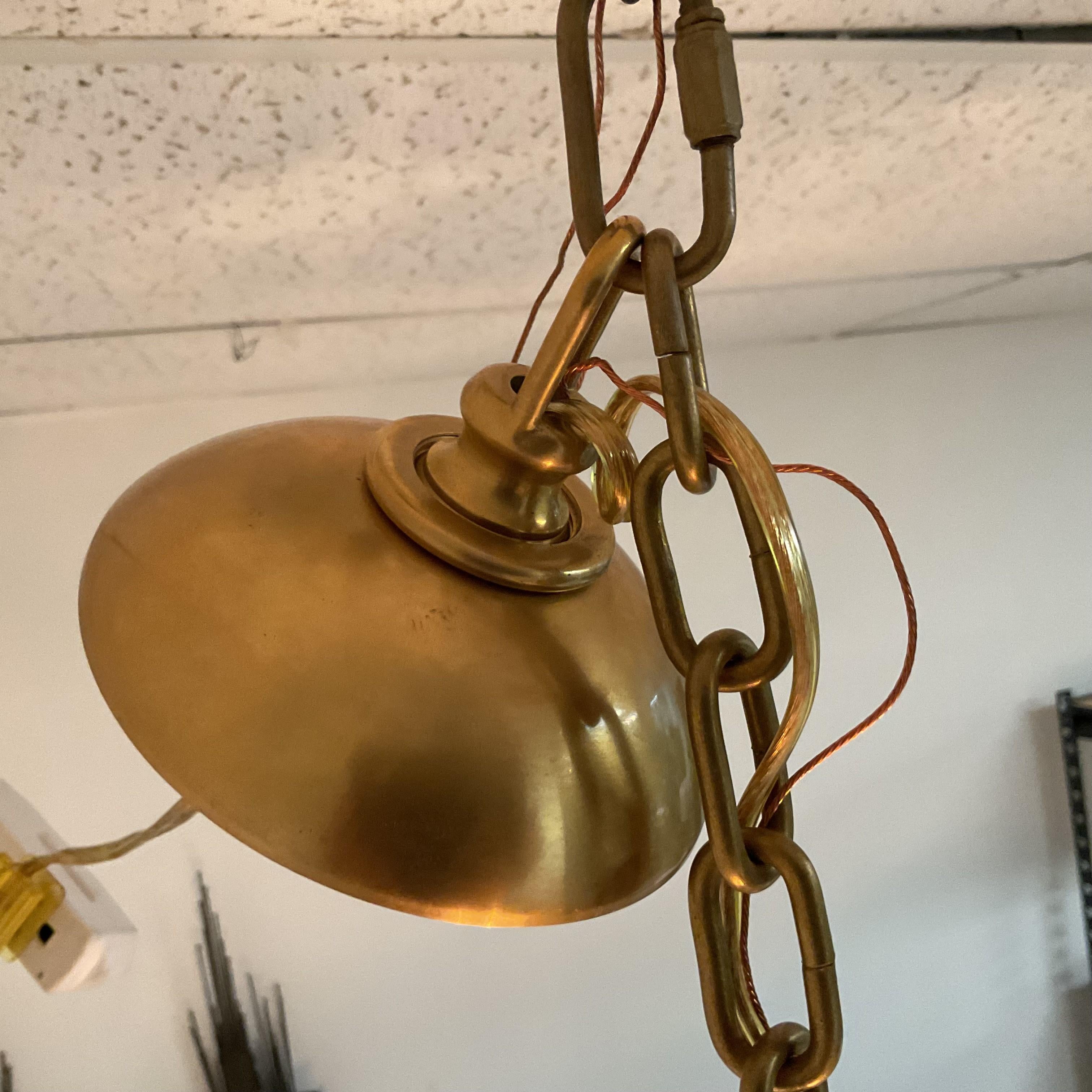 XXI secolo e contemporaneo Lampadario a cascata in ottone e vetro in vendita