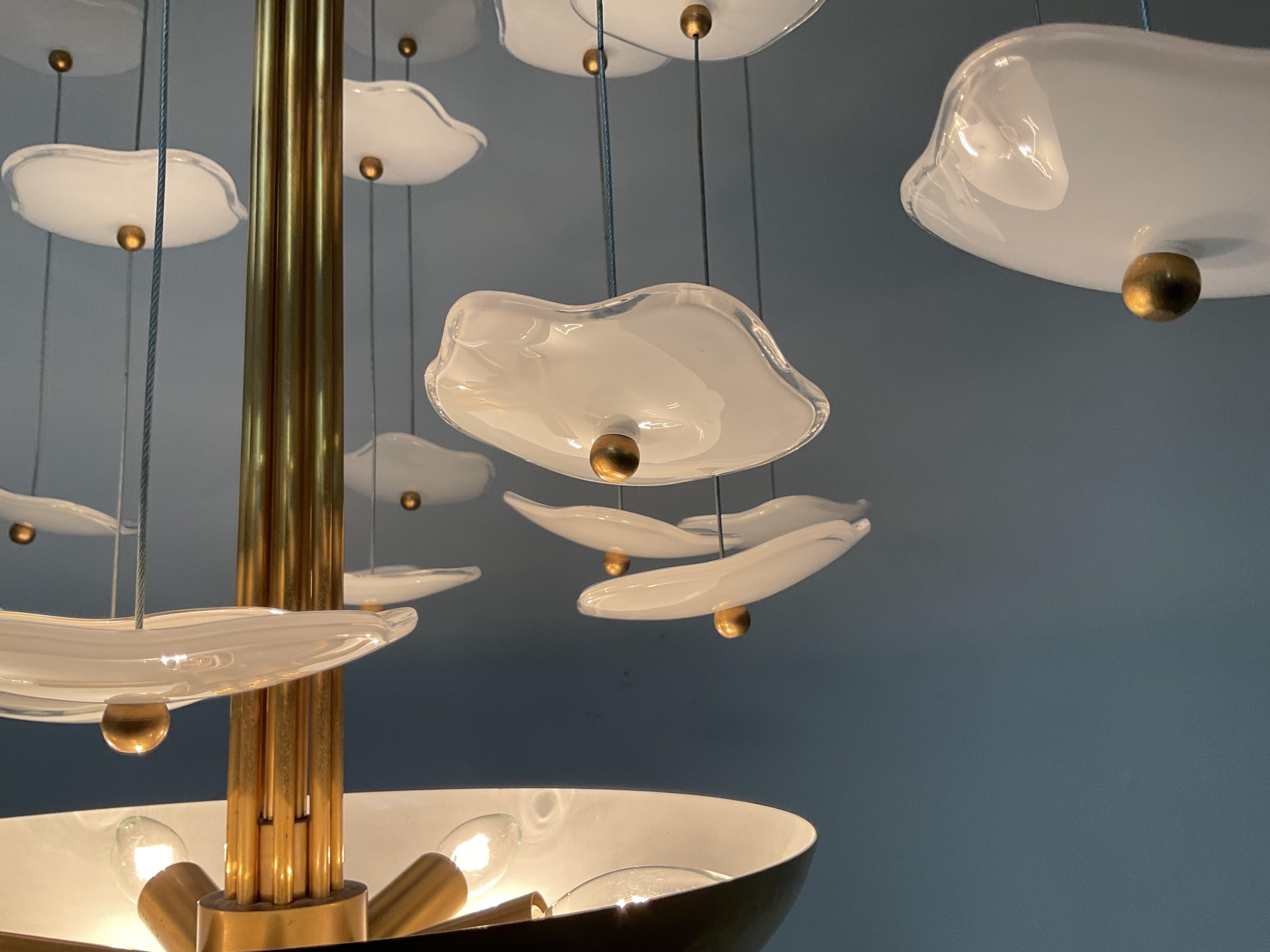 Lampadario a cascata in ottone e vetro in vendita 2