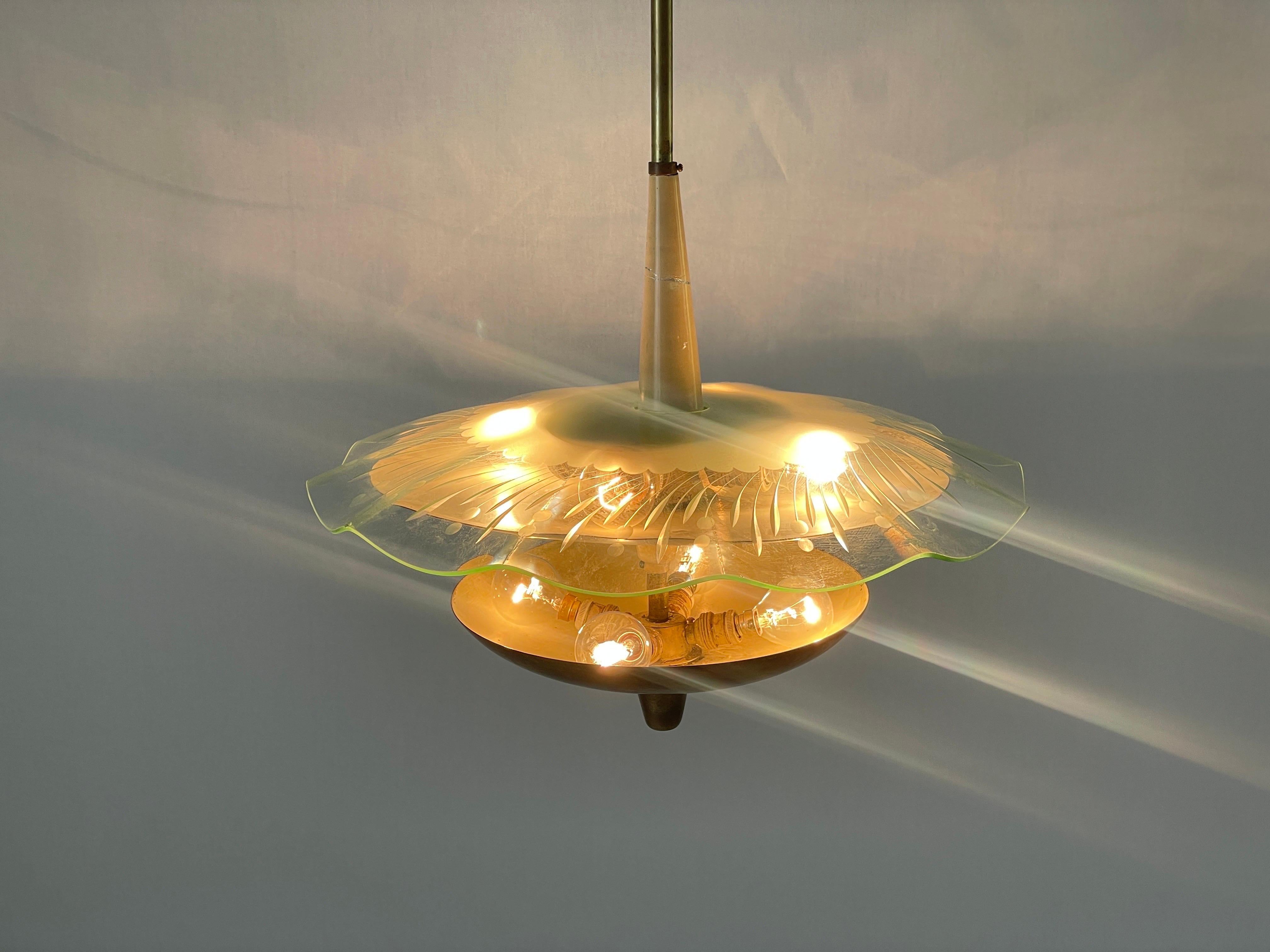 Lámpara de techo de latón y cristal, atribuida a Pietro Chiesa, años 50, Italia en venta 9