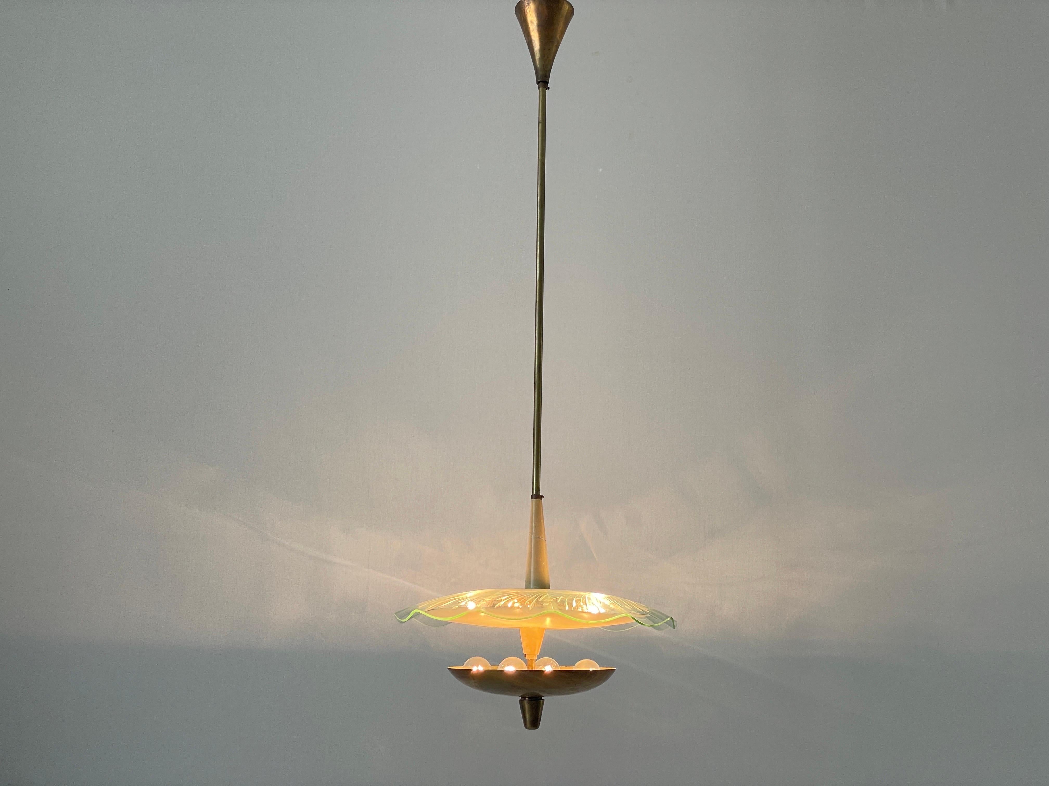 Lámpara de techo de latón y cristal, atribuida a Pietro Chiesa, años 50, Italia en venta 13