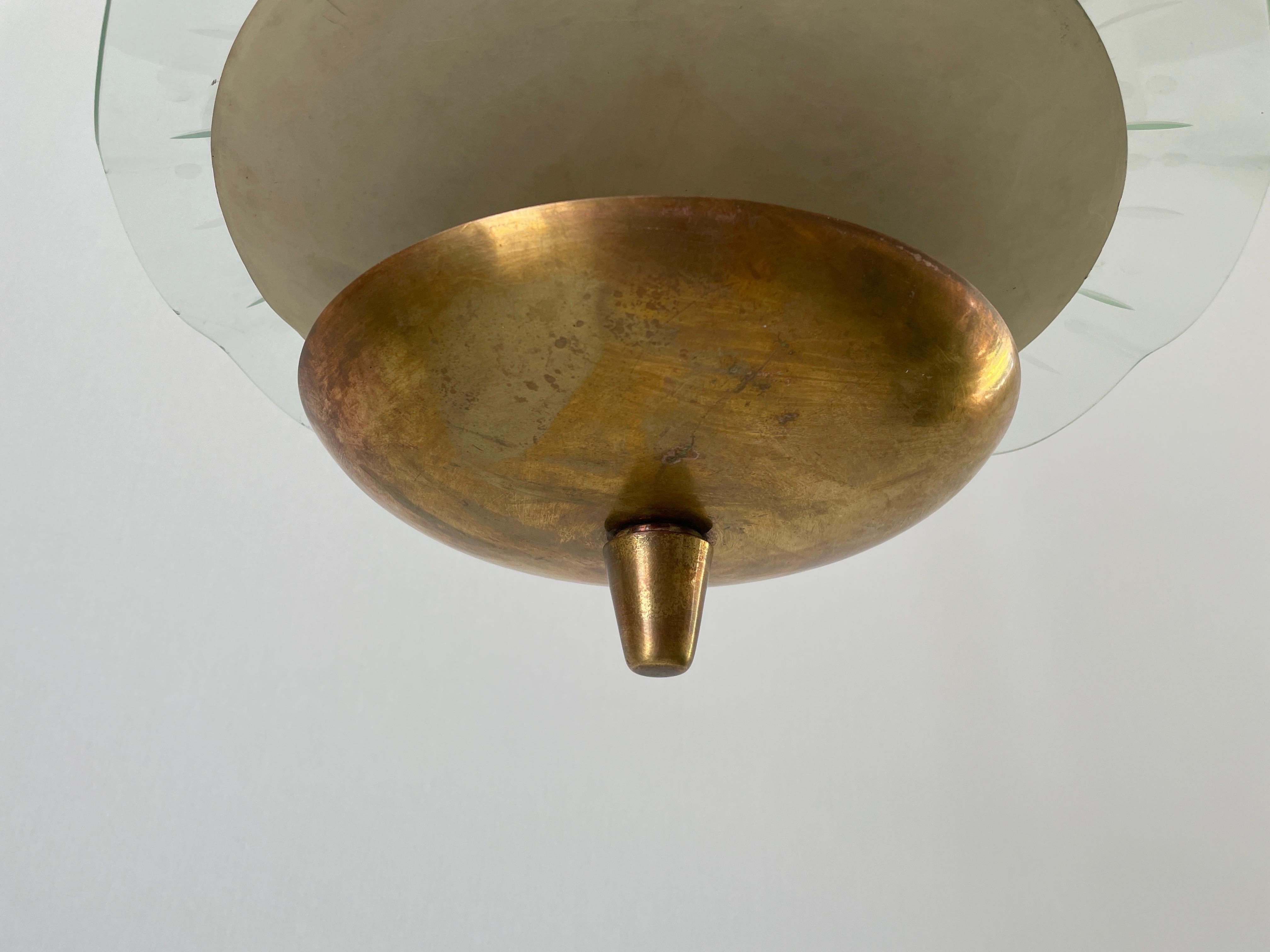 Lámpara de techo de latón y cristal, atribuida a Pietro Chiesa, años 50, Italia Italiano en venta
