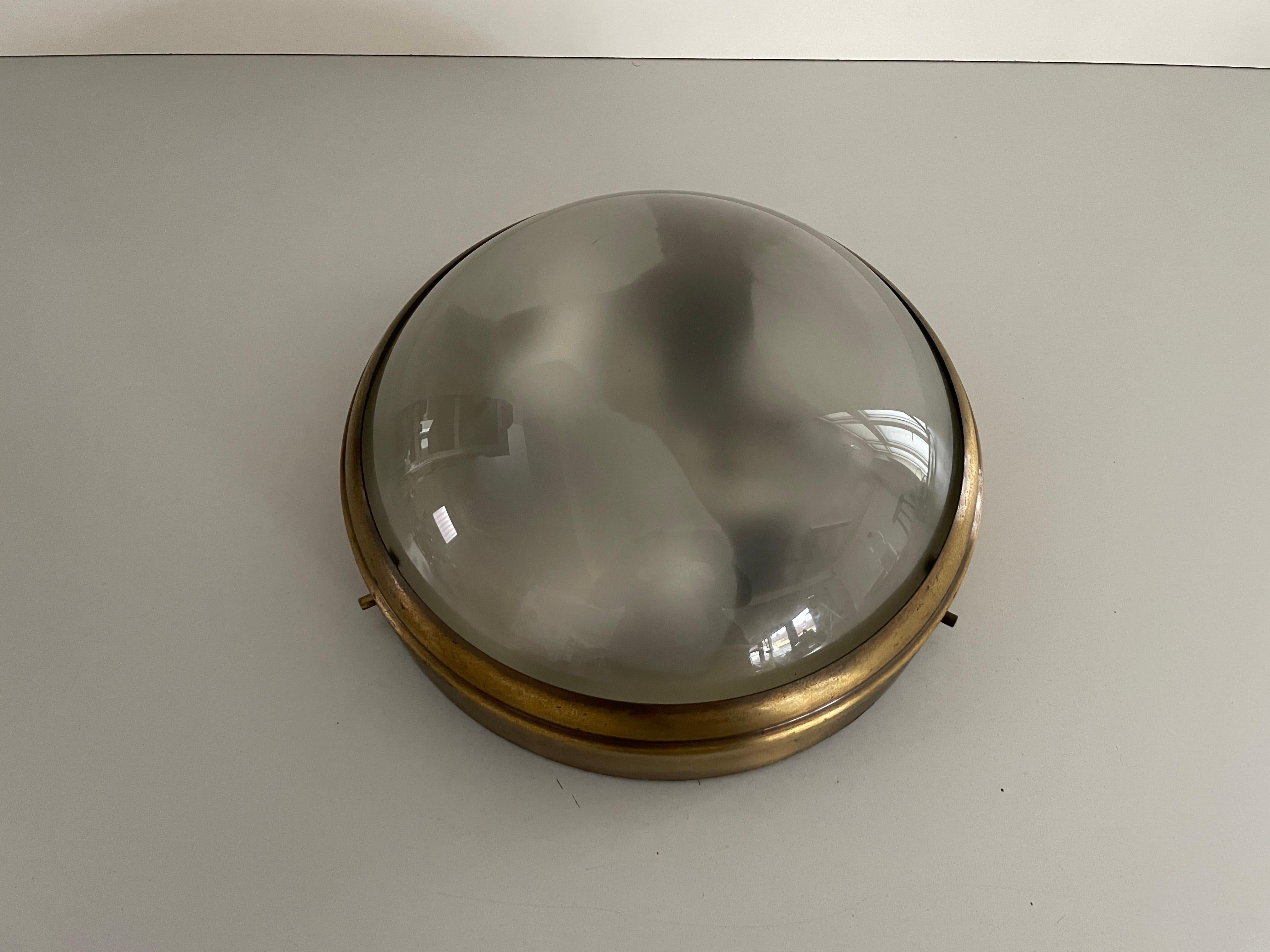 Brass and Glass Ceiling Lamp Flush Mount, 1960s, Italy In Excellent Condition For Sale In Hagenbach, DE