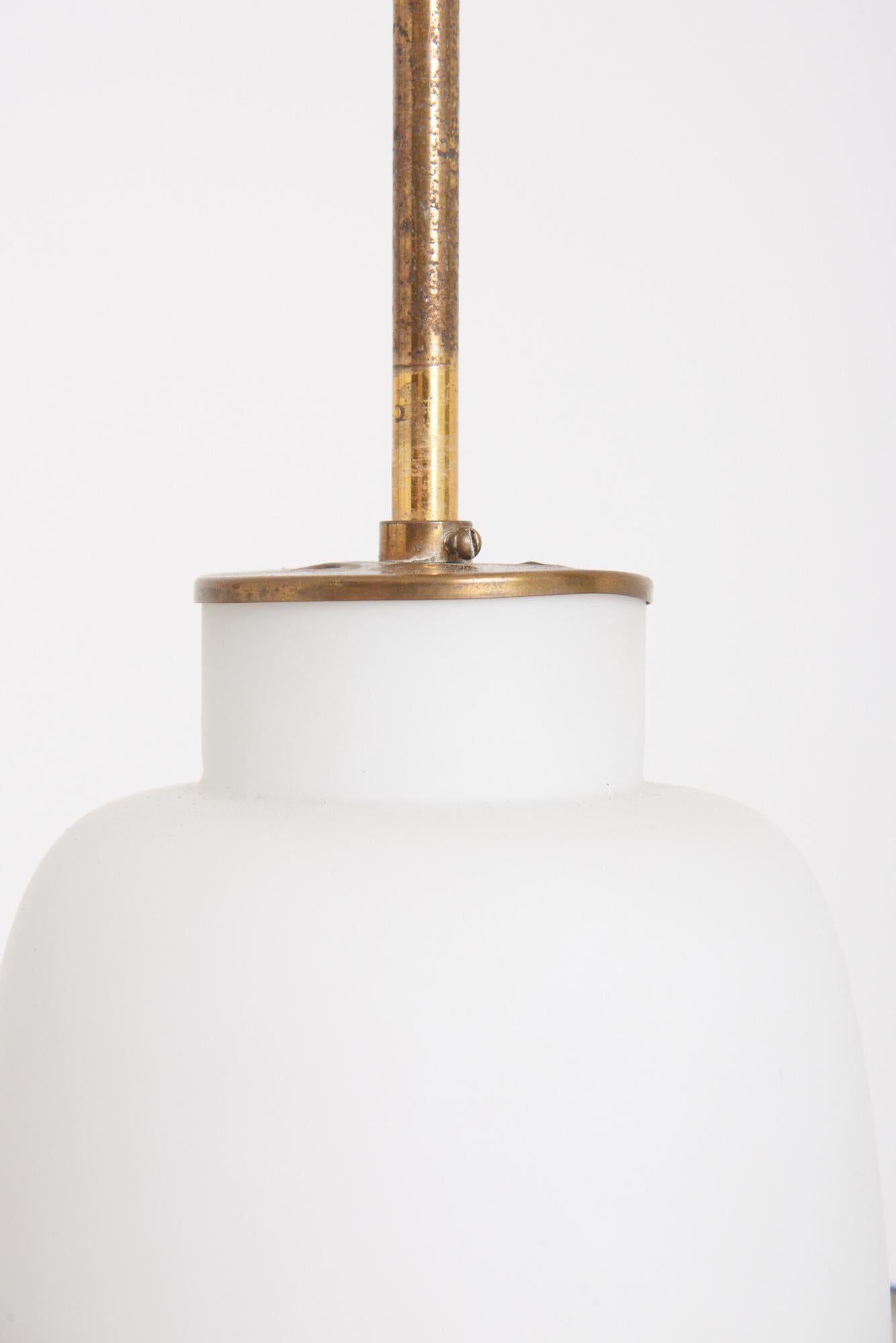 Deckenleuchte aus Messing und Glas von Stilnovo (Moderne der Mitte des Jahrhunderts) im Angebot