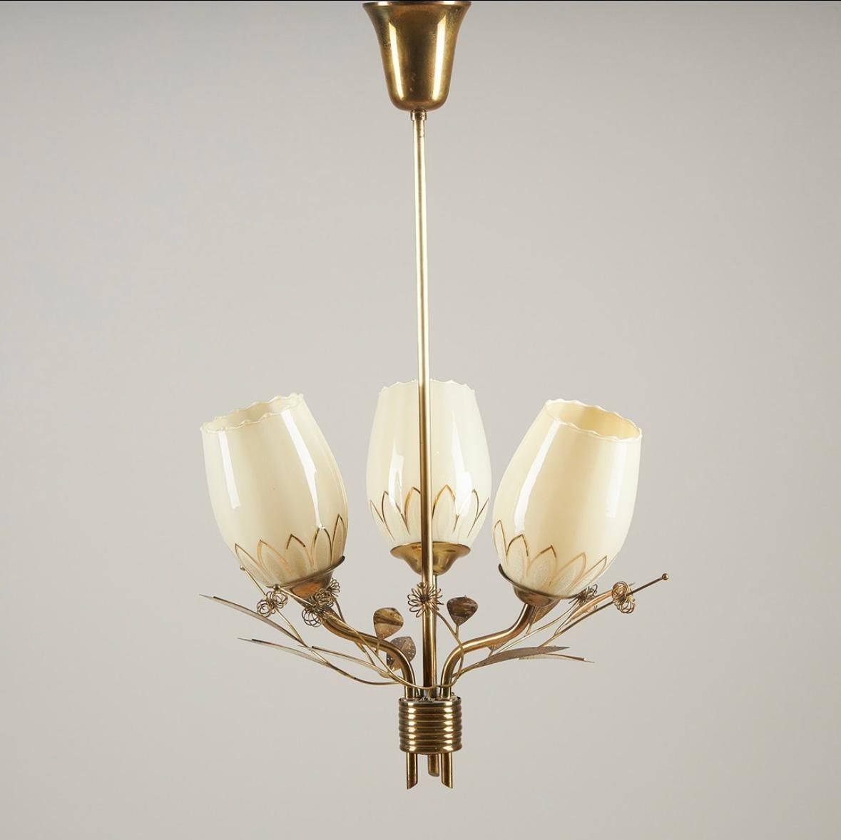 Mid-Century Modern Brass and Glass Chandelier, Attribuited to Paavo Tynell for Itsu, Finland, 1950 For Sale