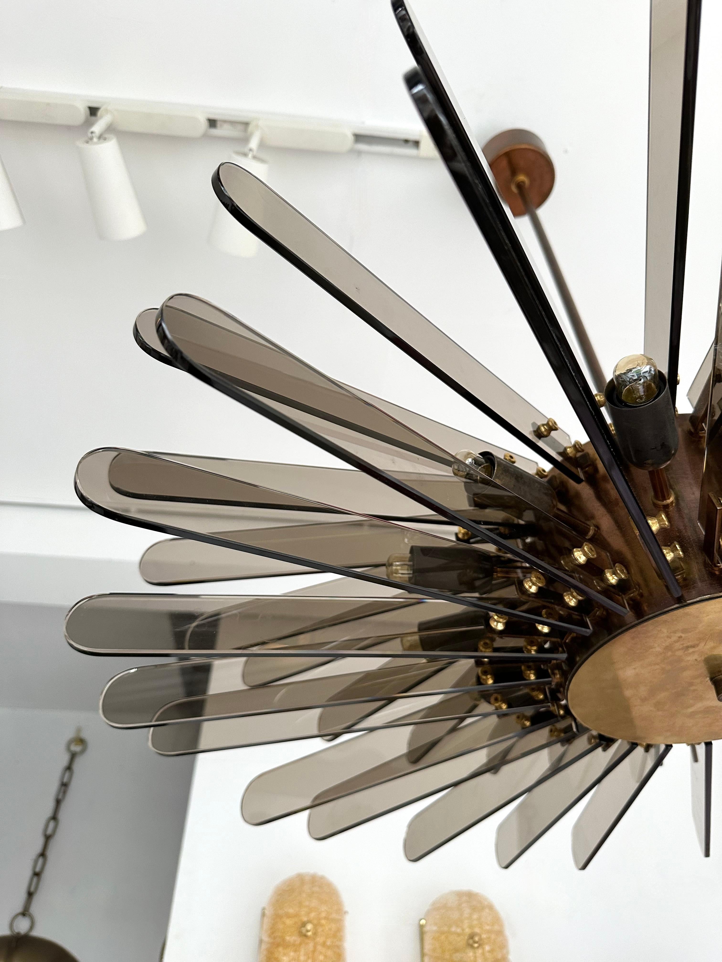 Brass and Glass Chandelier by Gino Paroldo, Italy, 1970s In Good Condition In SAINT-OUEN, FR