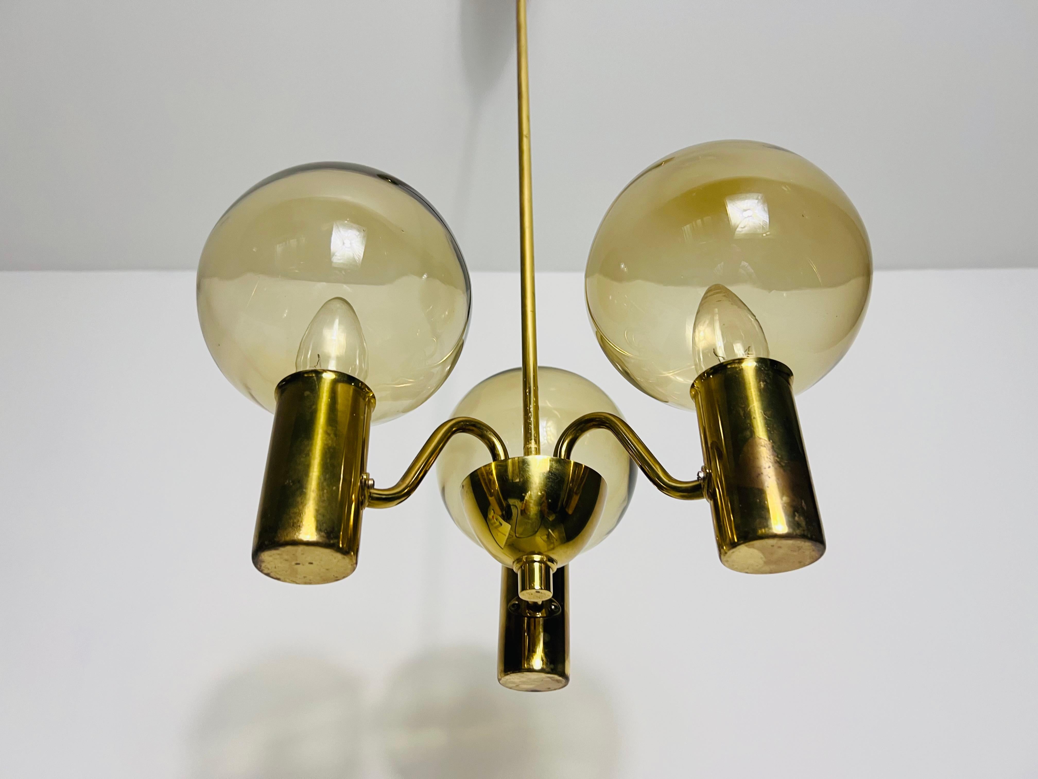 Brass and Glass Chandelier by Hans-Agne Jakobsson, Sweden, 1960s In Excellent Condition For Sale In Hagenbach, DE
