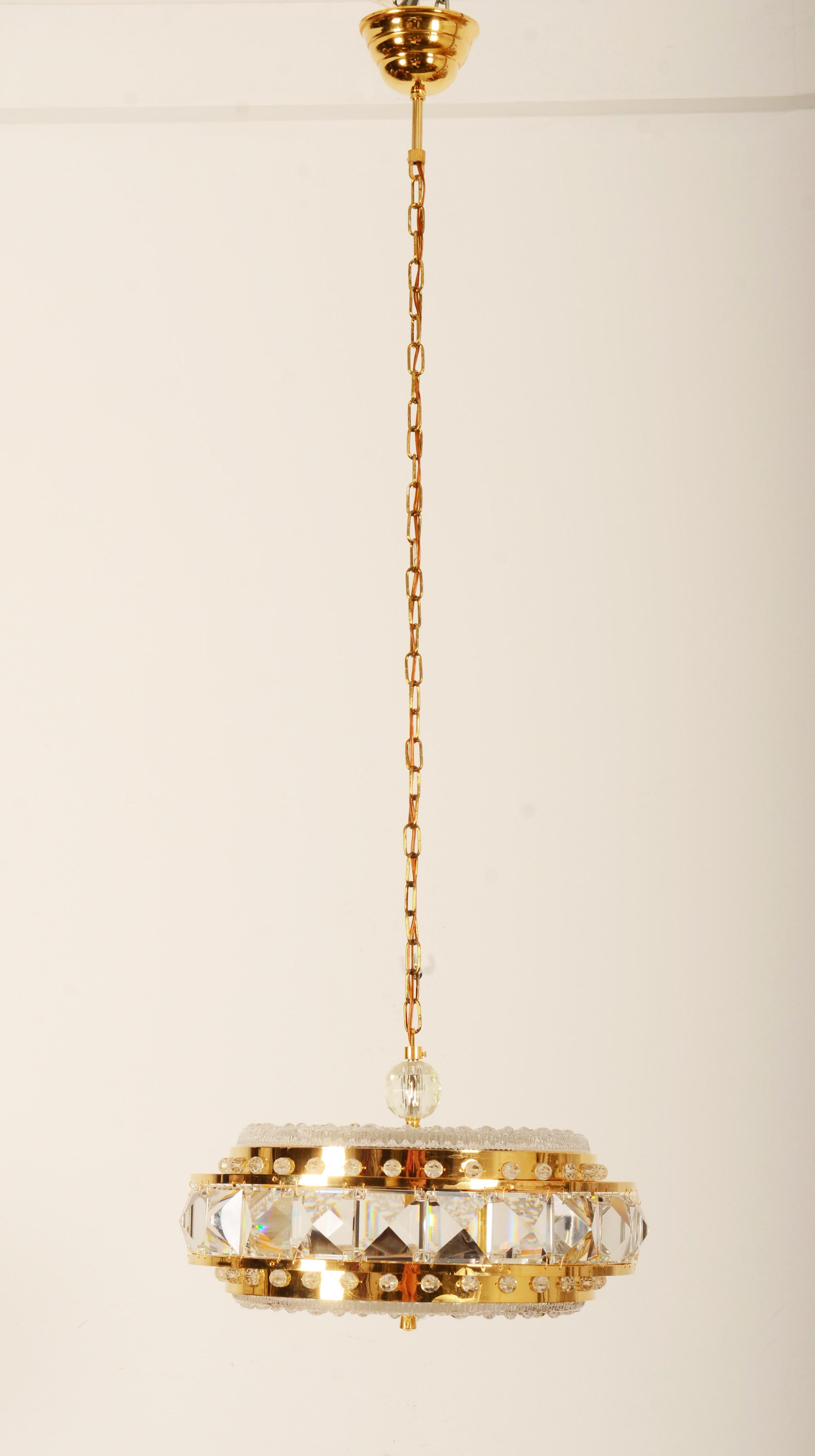 Araña de latón y cristal de Orrefors de los años 60 en venta 1
