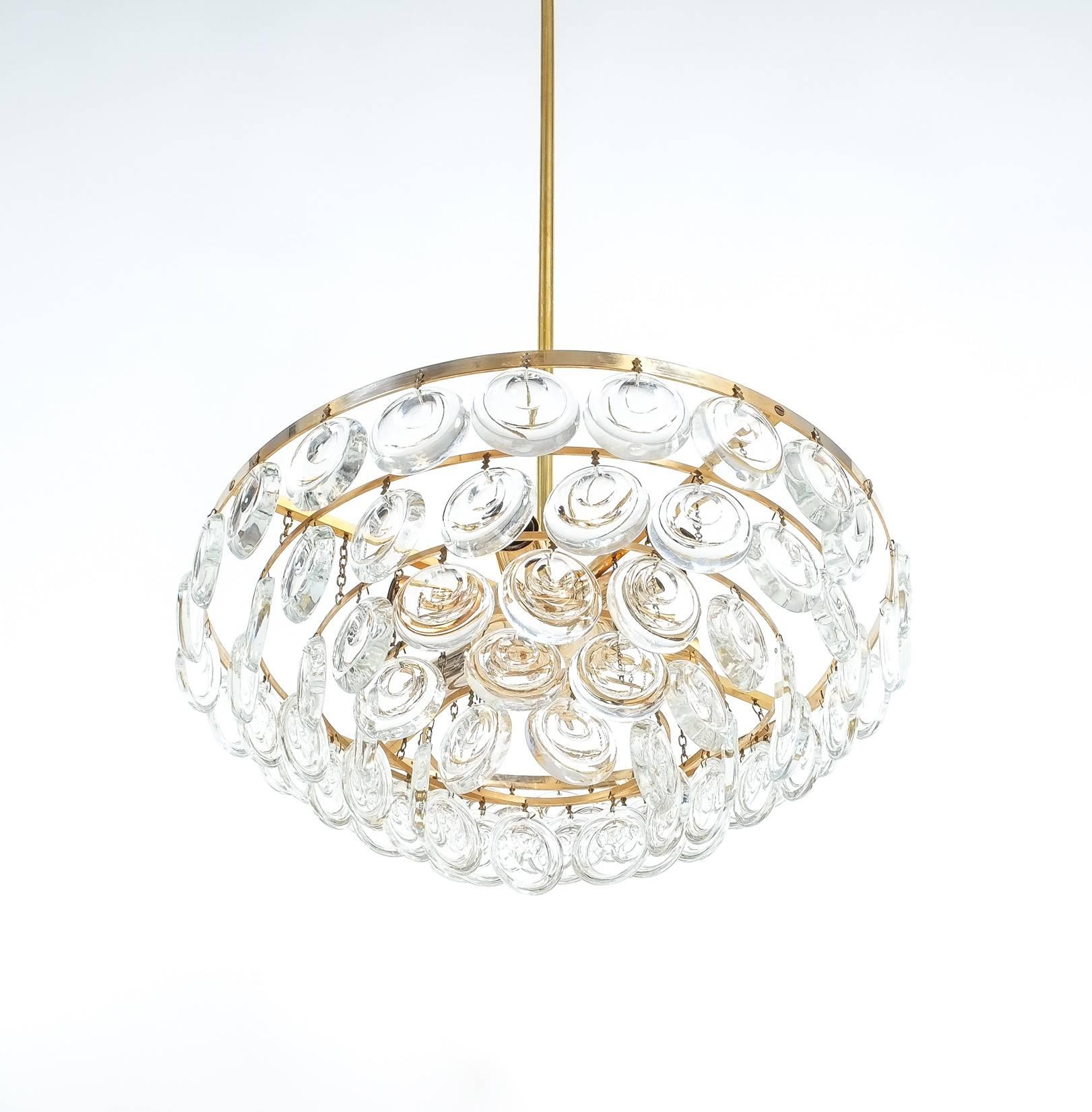 Brass and Glass Chandelier by Sciolari, circa 1960 In Good Condition In Vienna, AT