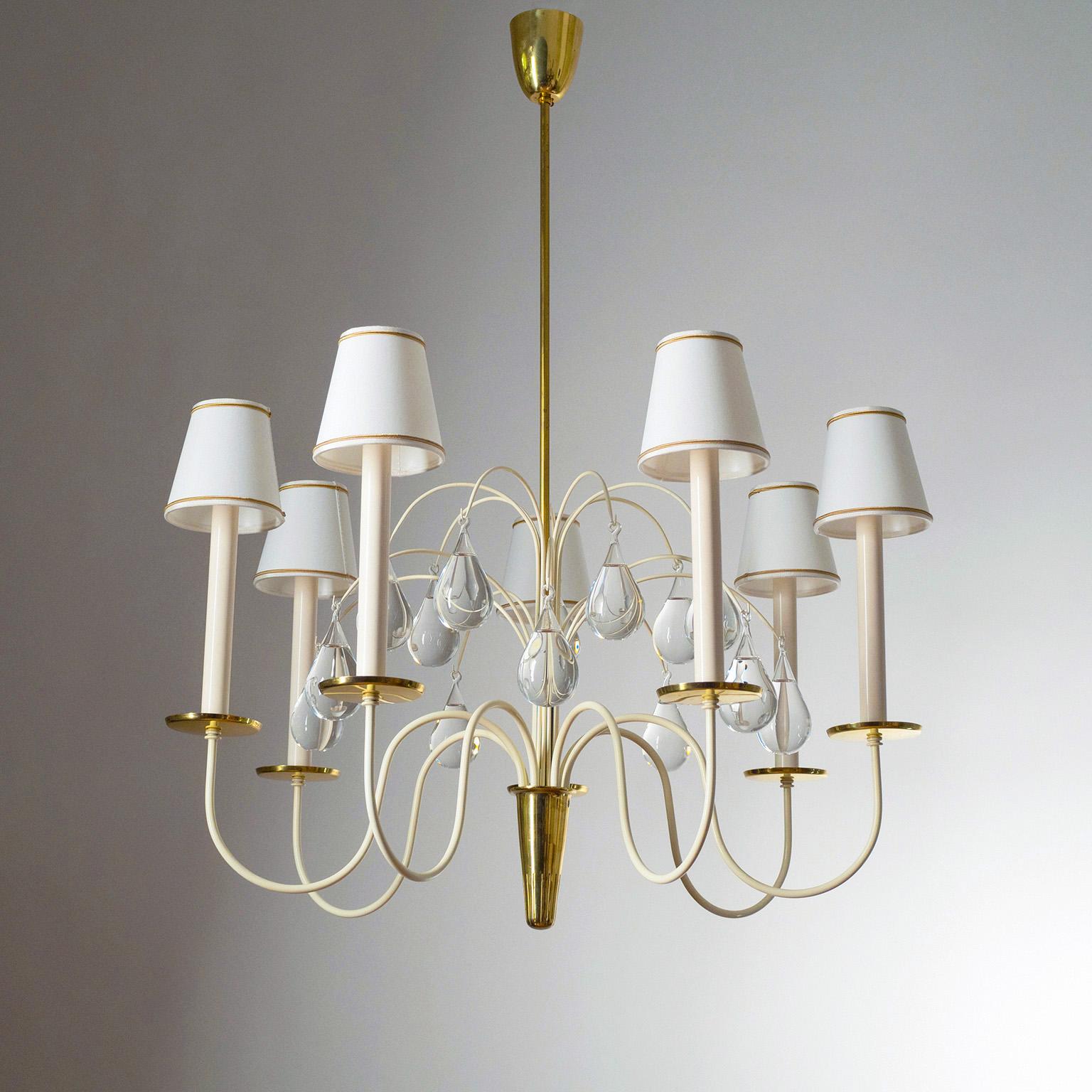 Very fine seven-arm brass chandelier with glass elements by Vereinigte Werkstätten from the 1960s. Delicate brass structure, partially off-white enameled, and unique liquid-filled glass ‘teardrops’. Very good original condition with new custom