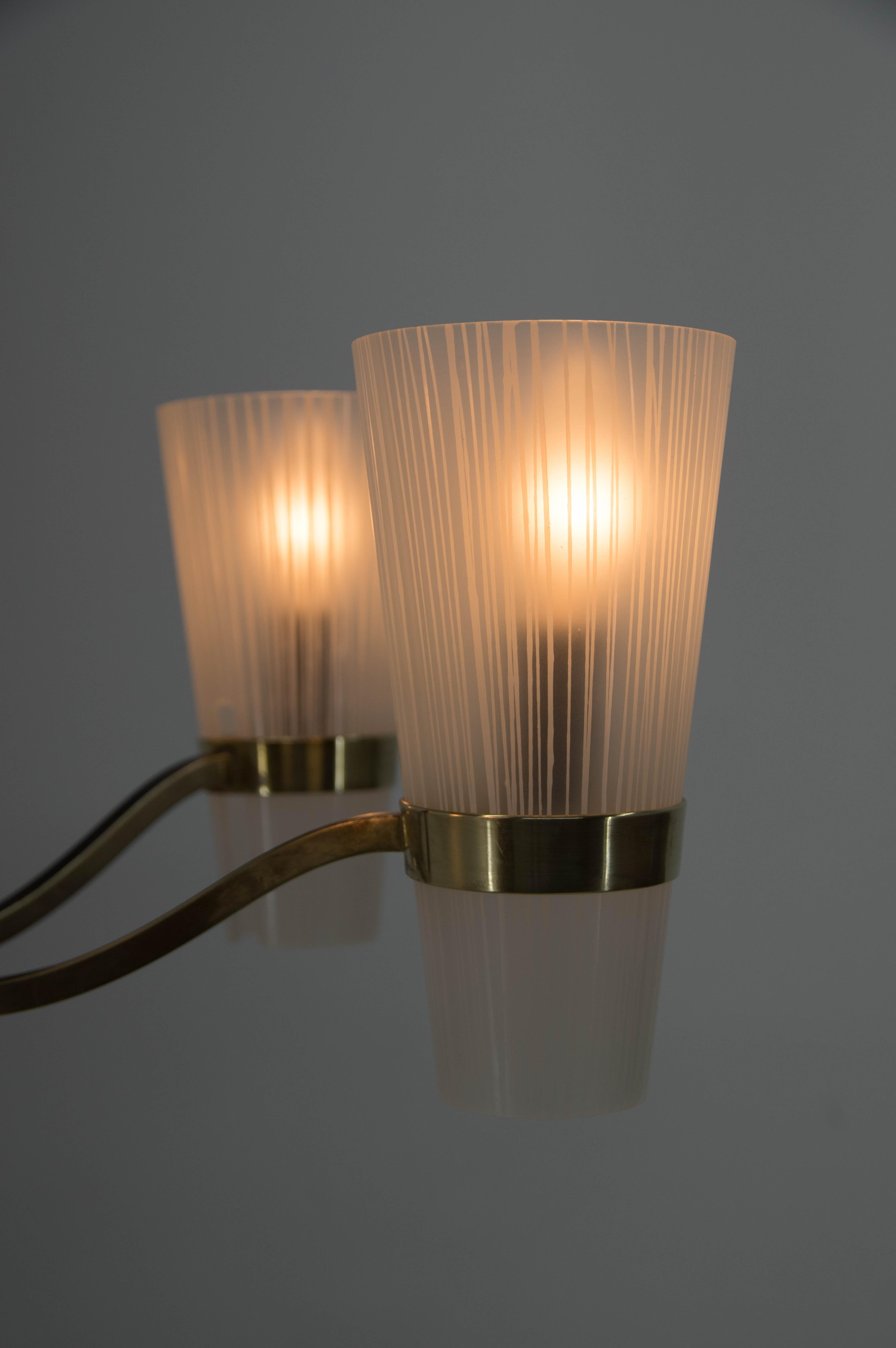 Lampadario in ottone e vetro in stile Lyfa, Danimarca, anni '70 in vendita 2