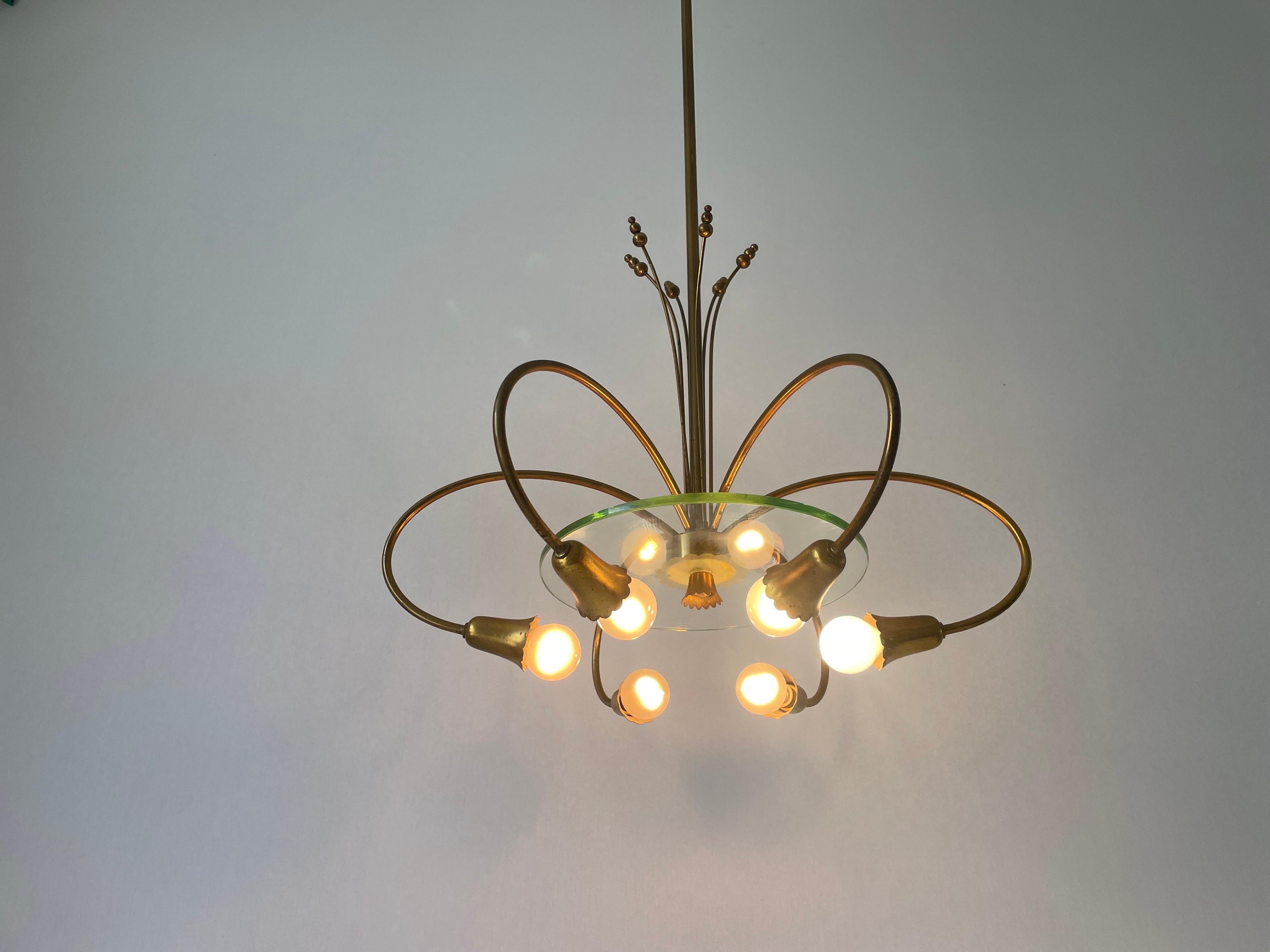 Araña de latón y cristal, al estilo de Pietro Chiesa, años 50, Italia en venta 6