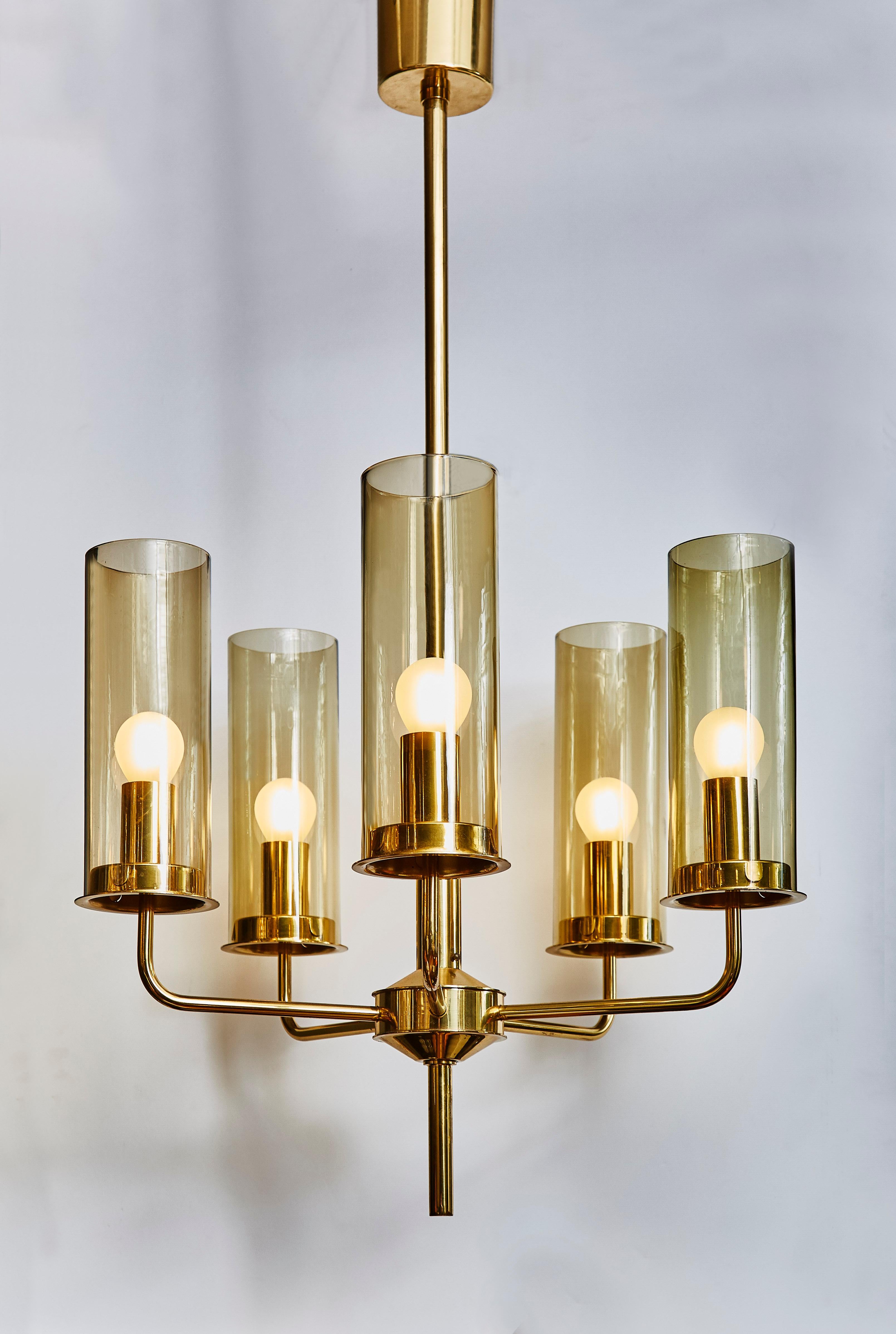 Brass and Glass Chandelier T434-5 by Hans Agne Jakobsson In Good Condition For Sale In Saint-Ouen, IDF