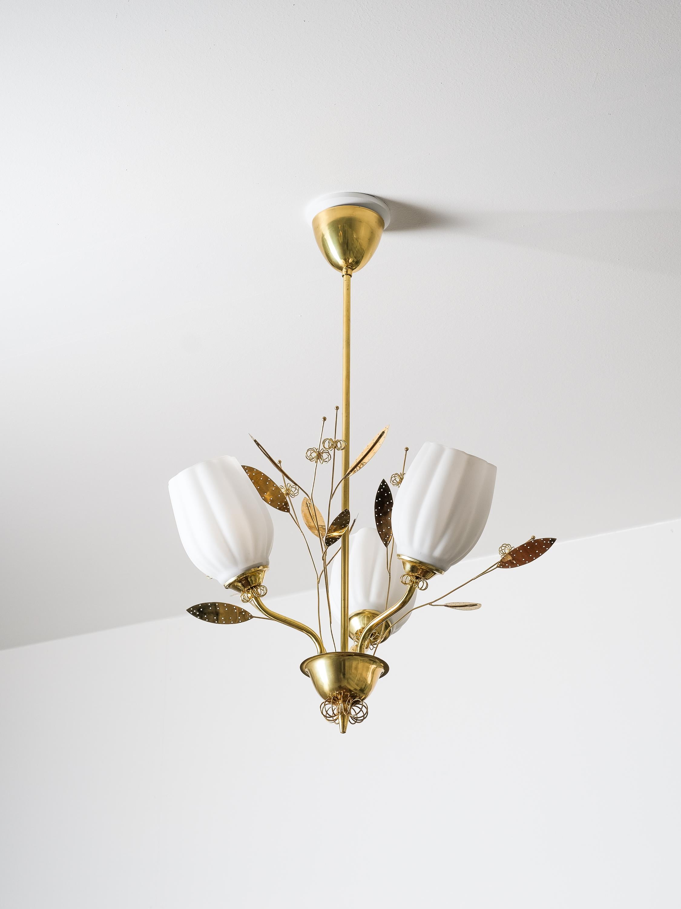 By the 1950s, Finland had established itself as a force for innovation in design. The best qualities of Finnish light fixtures are their atmospheric light and disciplined, functionalist design that is not short of unique decorative elements. This