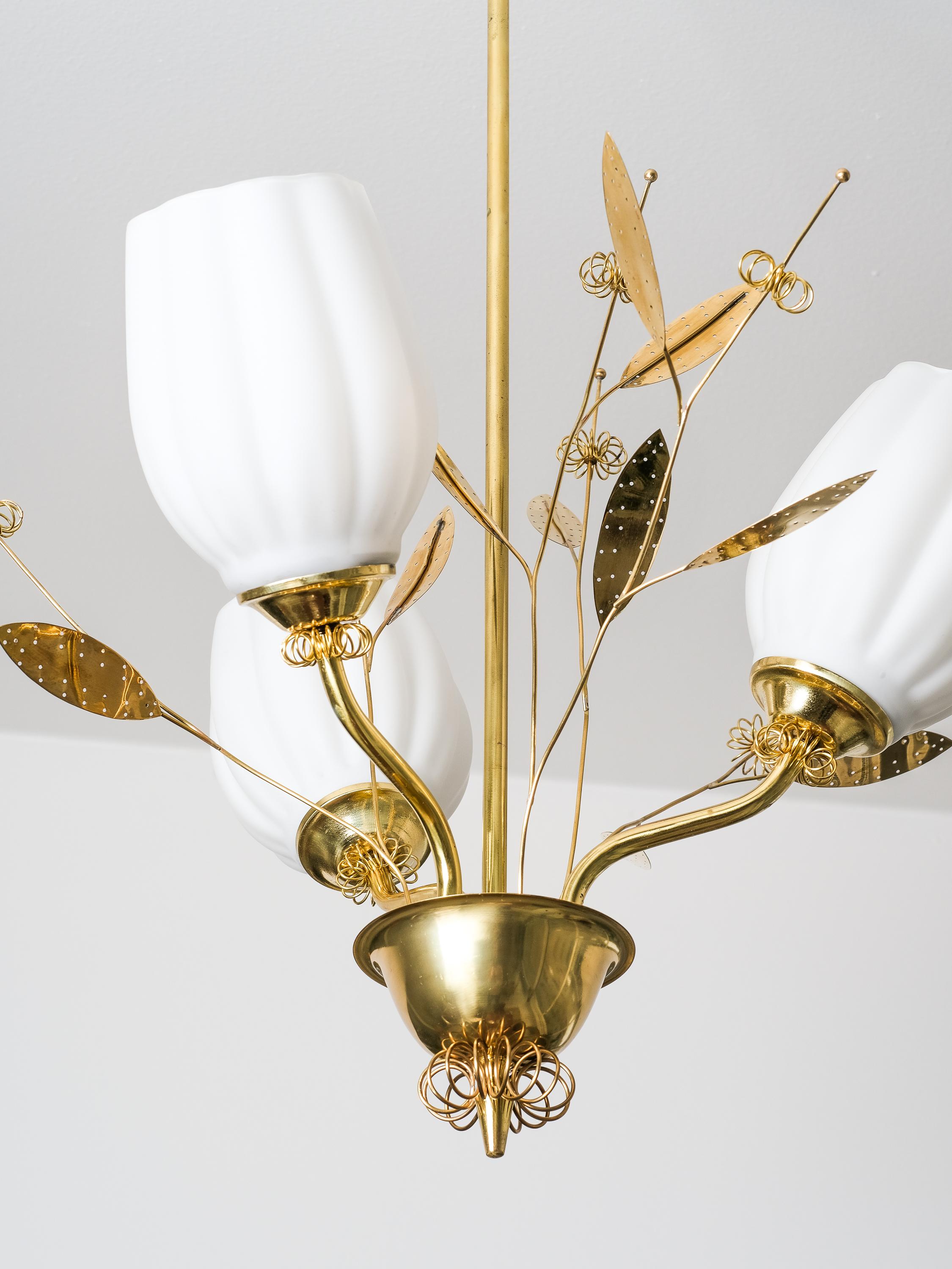 Brass and Glass Chandelier with Floral Details by Itsu, Finland, 1950s In Good Condition In Karis, Nyland