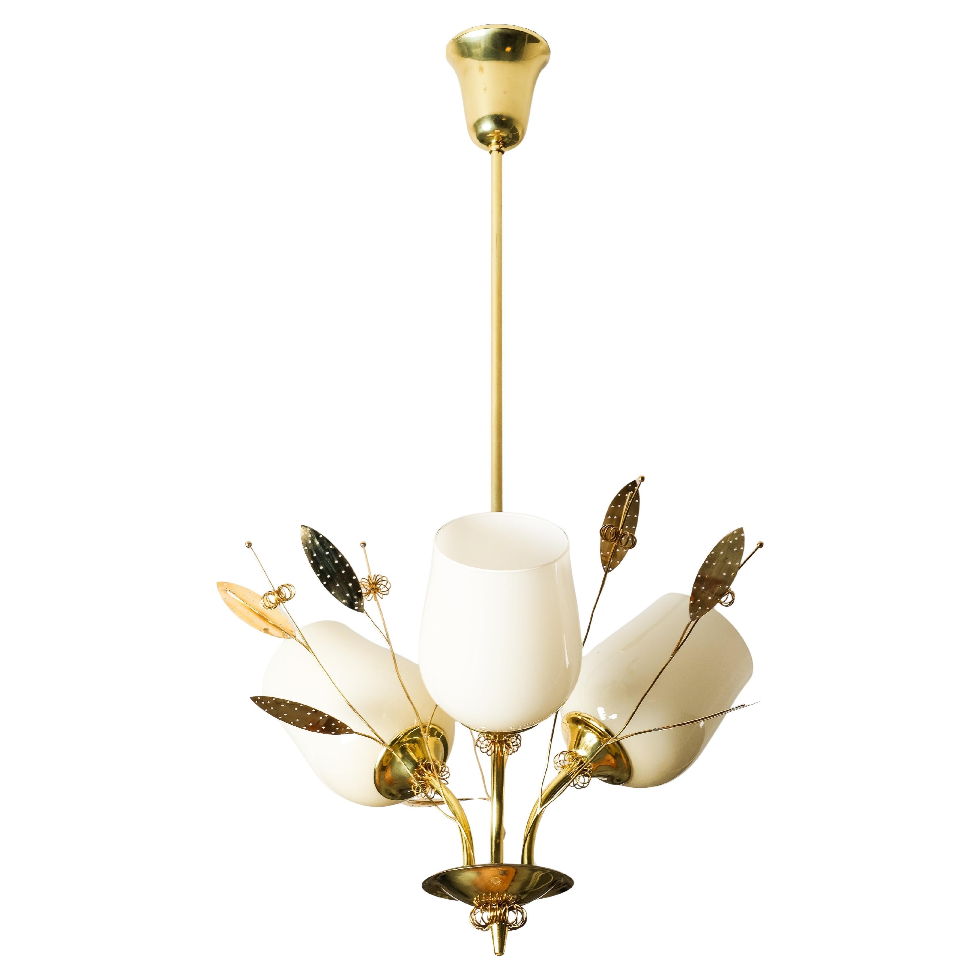 Kronleuchter aus Messing und Glas mit floralen Details von Itsu, Finnland, 1950er Jahre