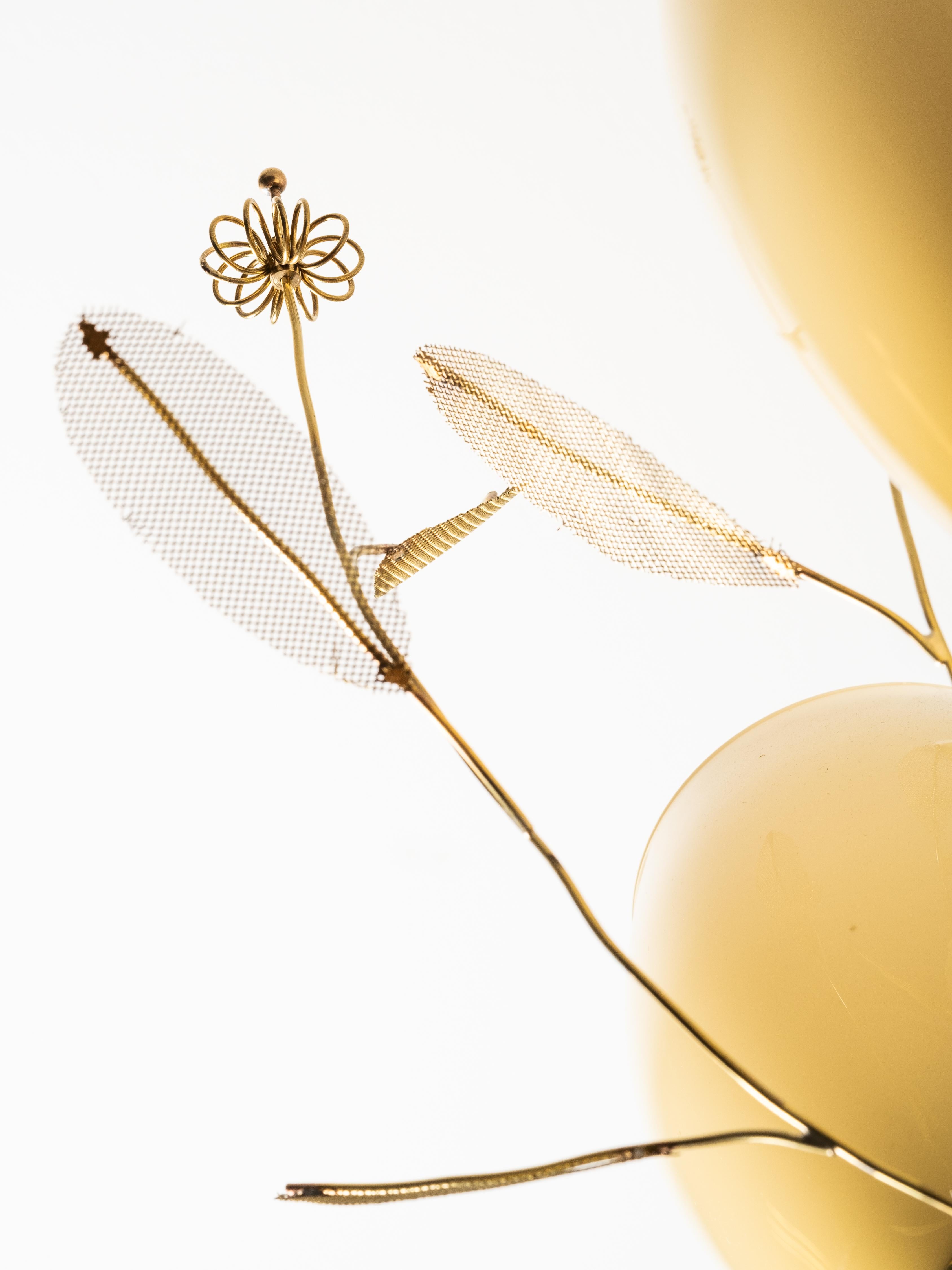 Araña de latón y cristal con detalles florales de Sievä, Finlandia, años 50 en venta 12