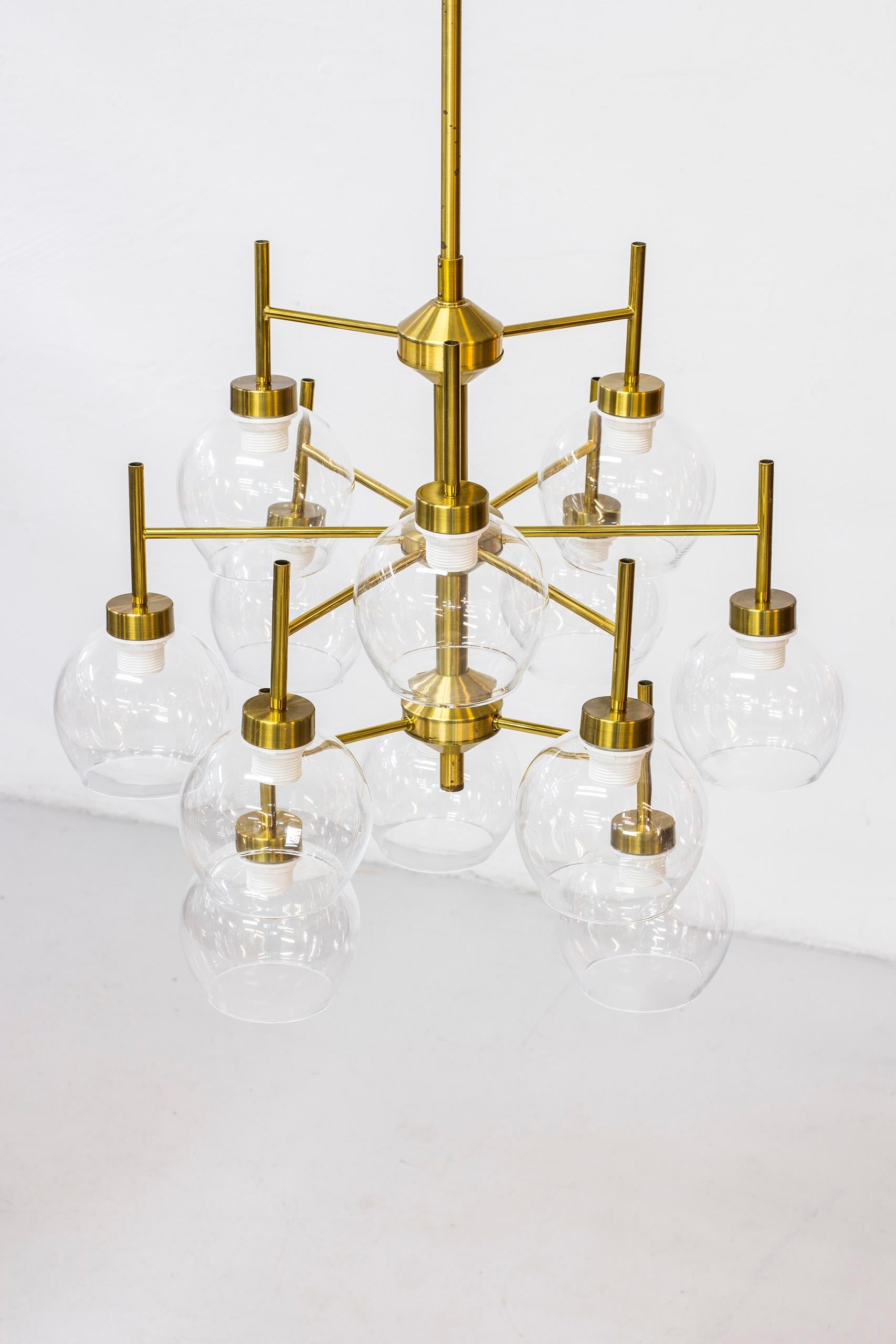 Chandeliers designed by Holger Johansson, produced in Sweden during the 1960s by Westal. Made from brass with twelve hand blown clear glass shades. Very good vintage condition with few signs of wear. 

 

Measures: Height of the lamp 63 cm,