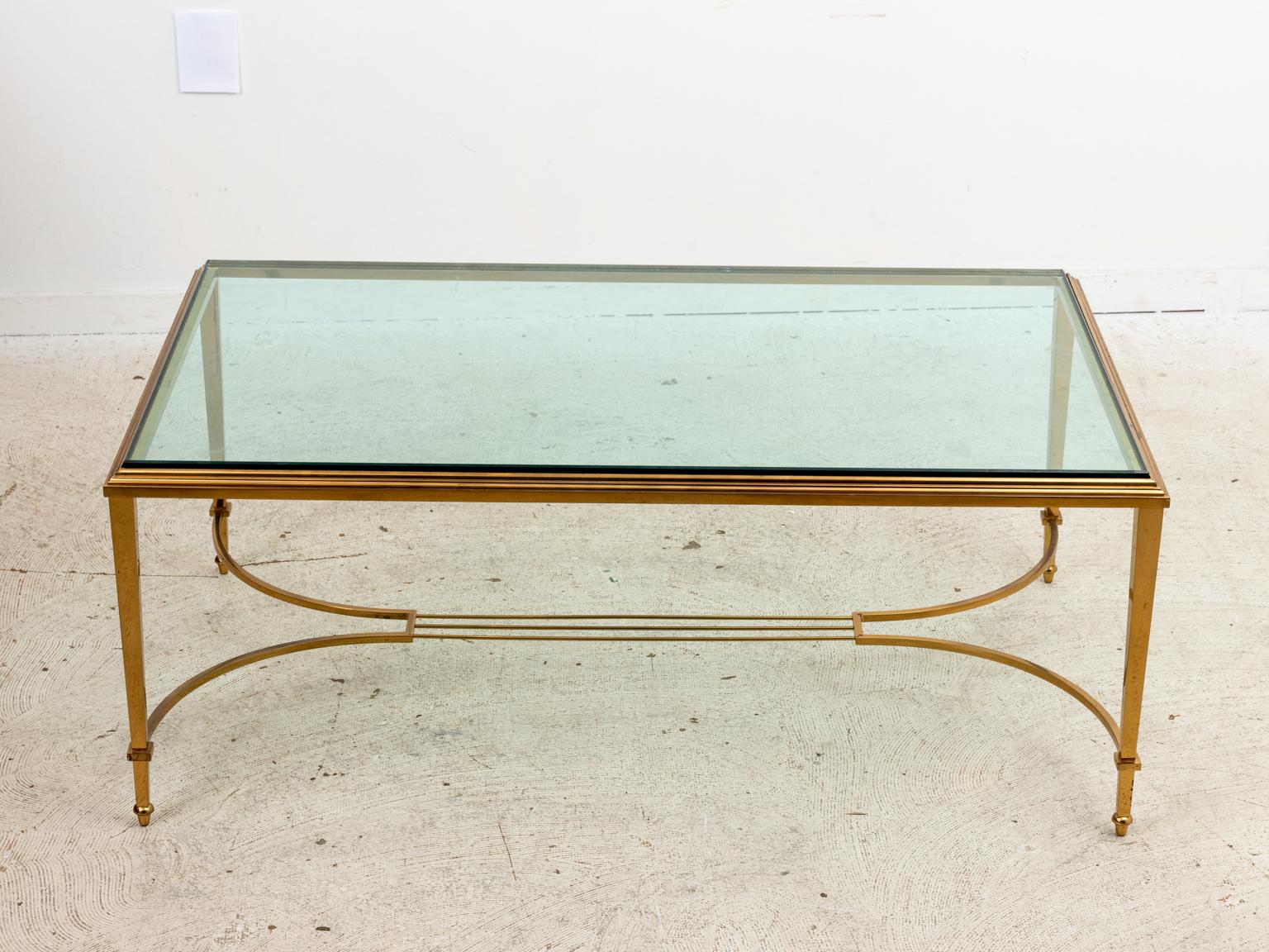 Brass and Glass Coffee Table In Good Condition For Sale In Stamford, CT