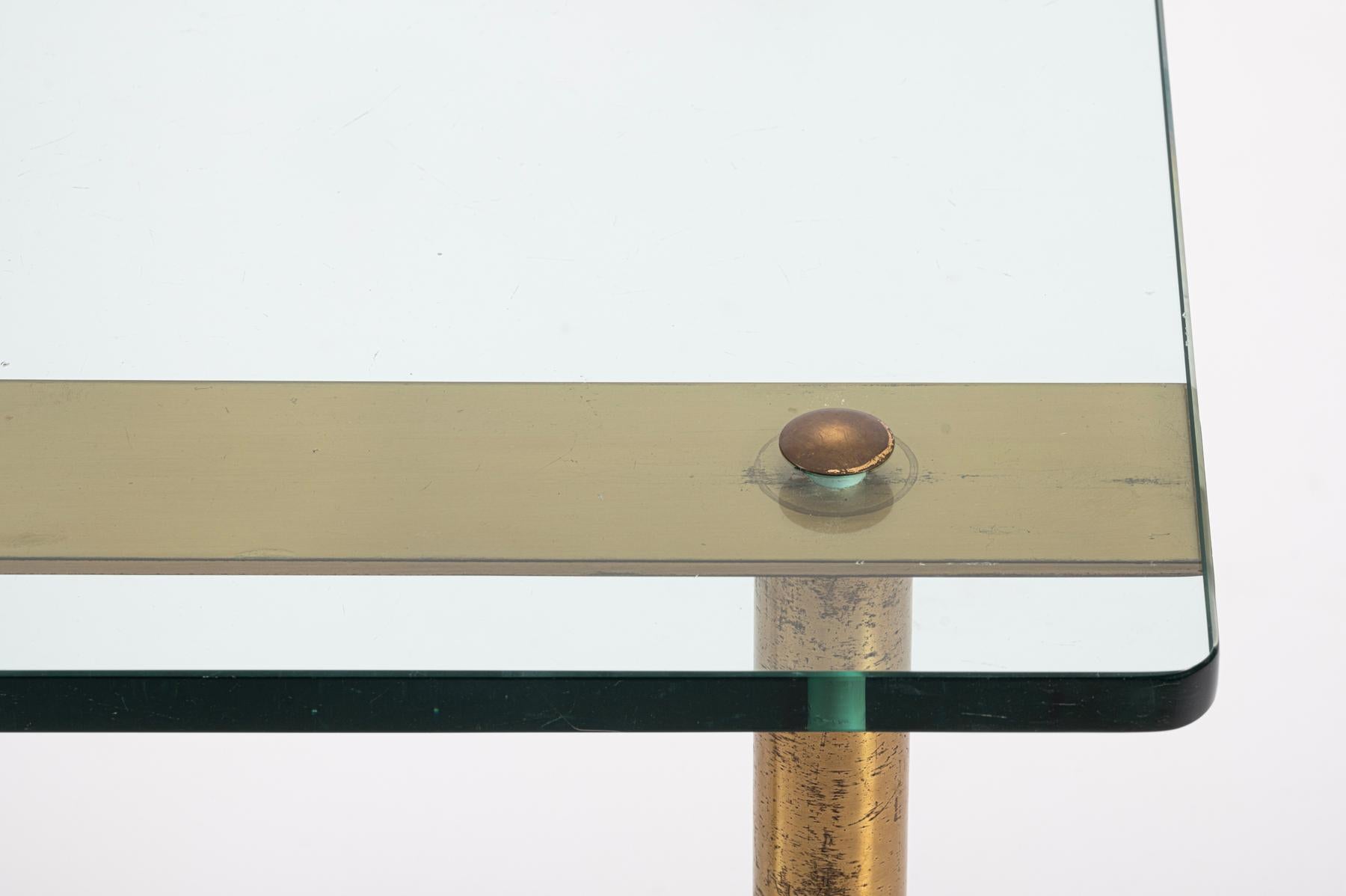 Milieu du XXe siècle Table basse en laiton et verre de style Fontana Arte en vente