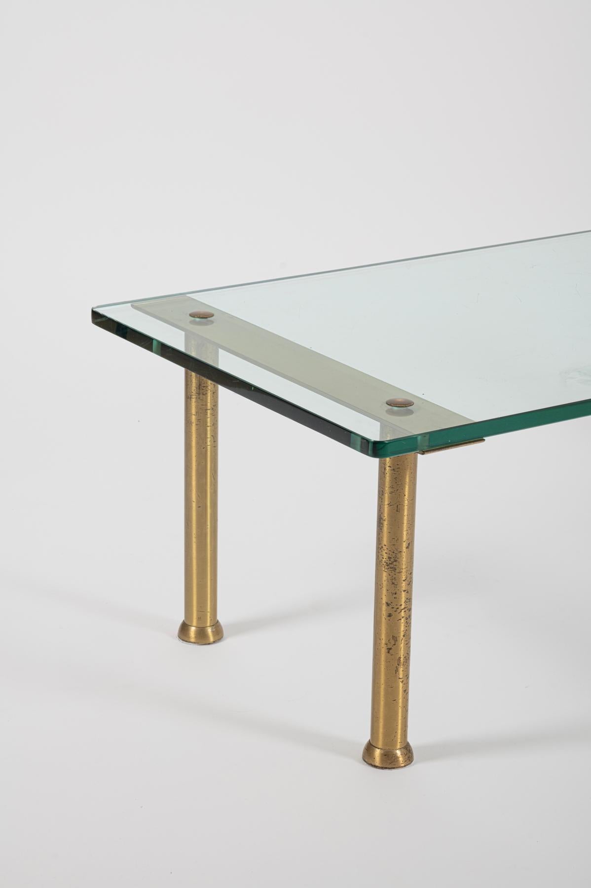 Verre Table basse en laiton et verre de style Fontana Arte en vente