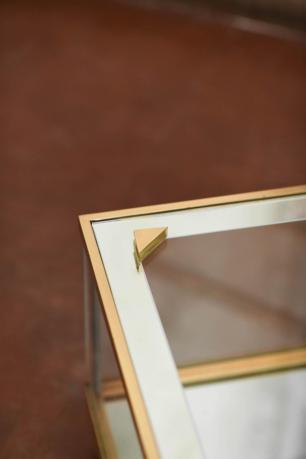 Brass and glass coffee table with invisible wheels and removable tray, 1970 For Sale 2