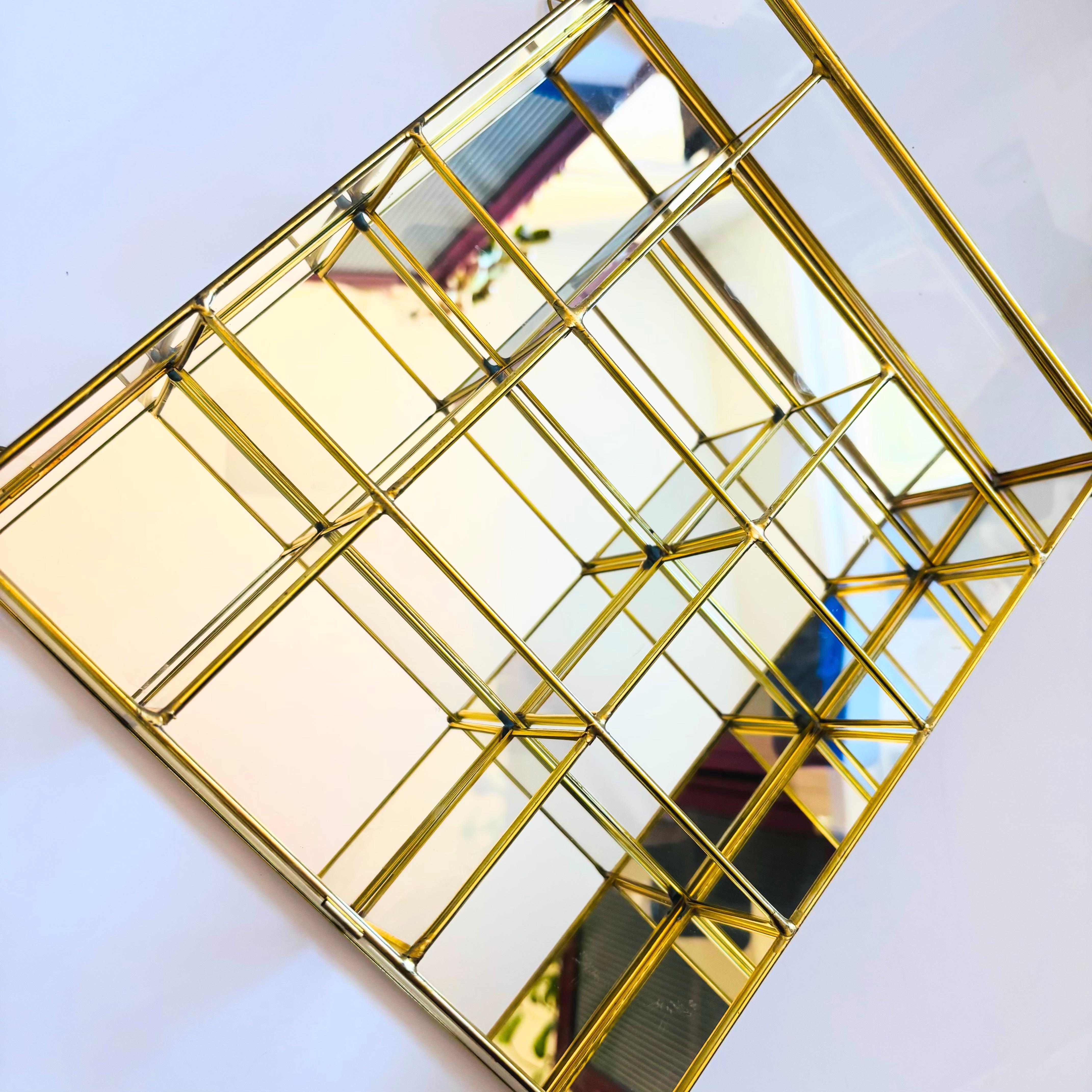 Vetrina Curio in ottone e vetro in vendita 2