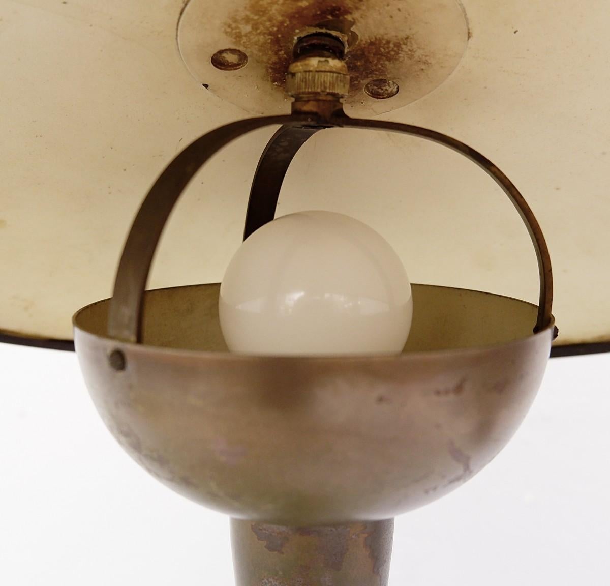 20th Century Brass and Glass Desk Lamp in the style of Stilnovo - 1950s For Sale