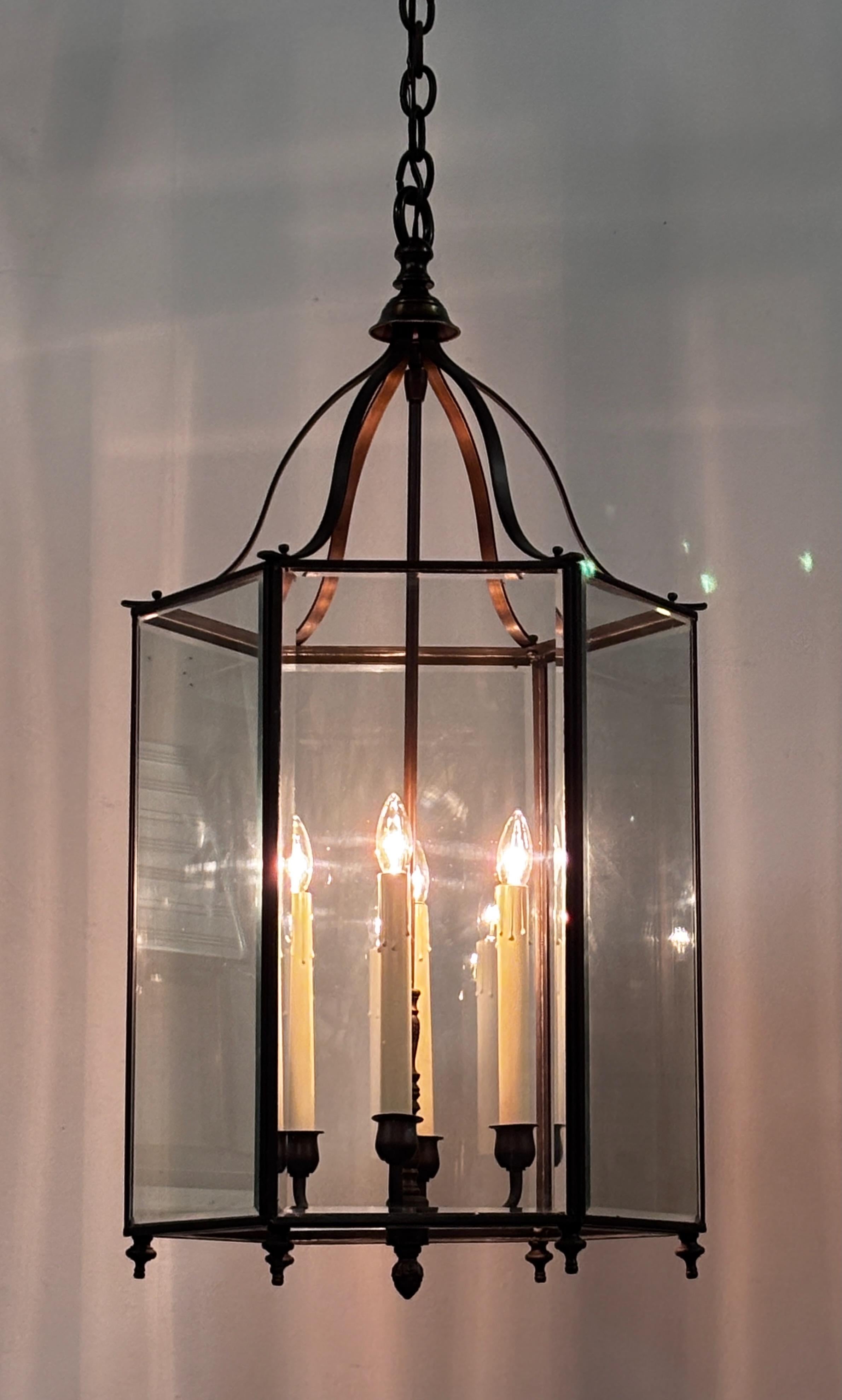 Farol de entrada de latón y cristal siglo XX en venta