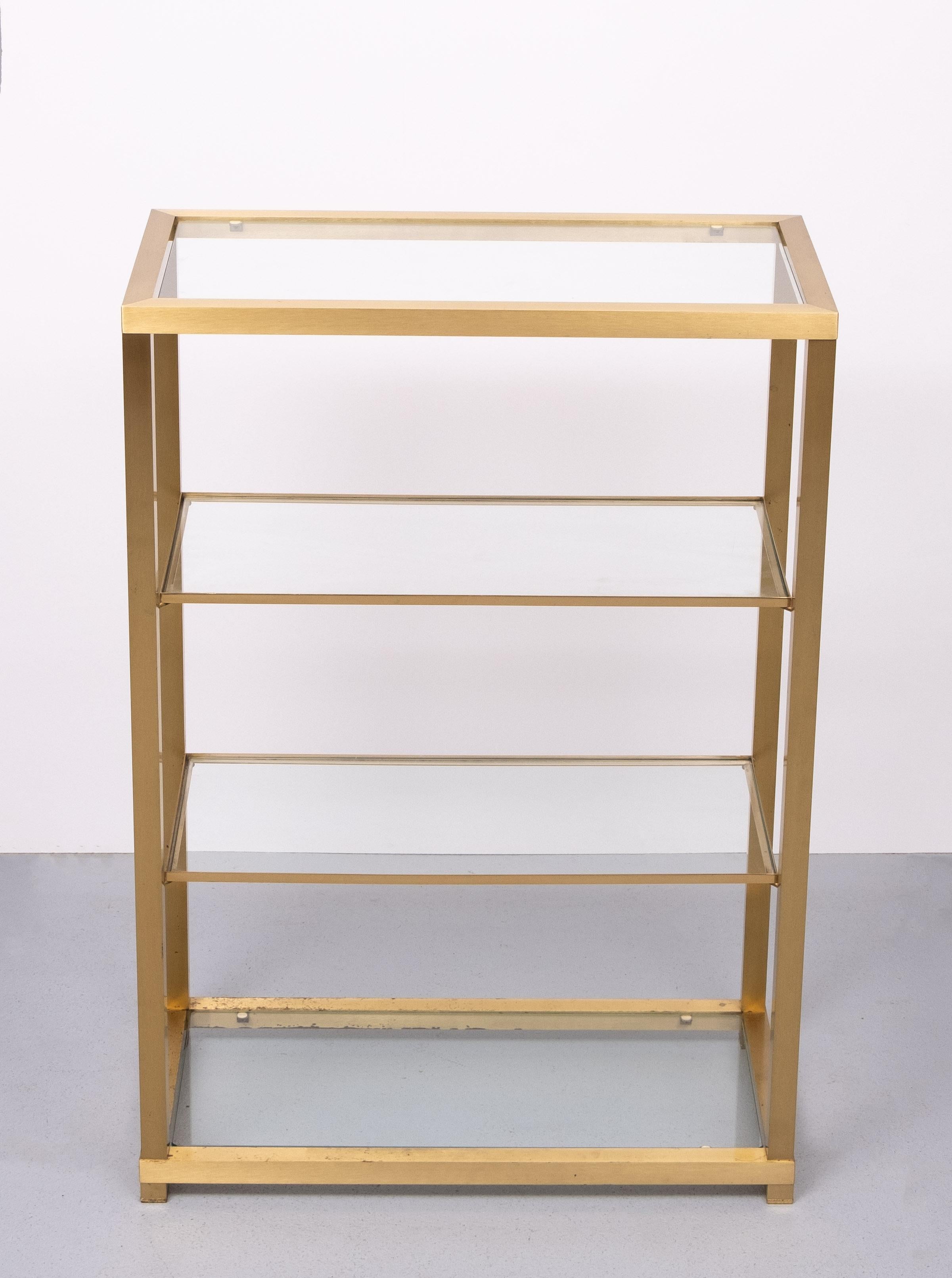 Very nice Etagere or bookcase .Brass 4 tier . Clear Glass tops .
Good quality piece . comes with Just the right amount of patine .