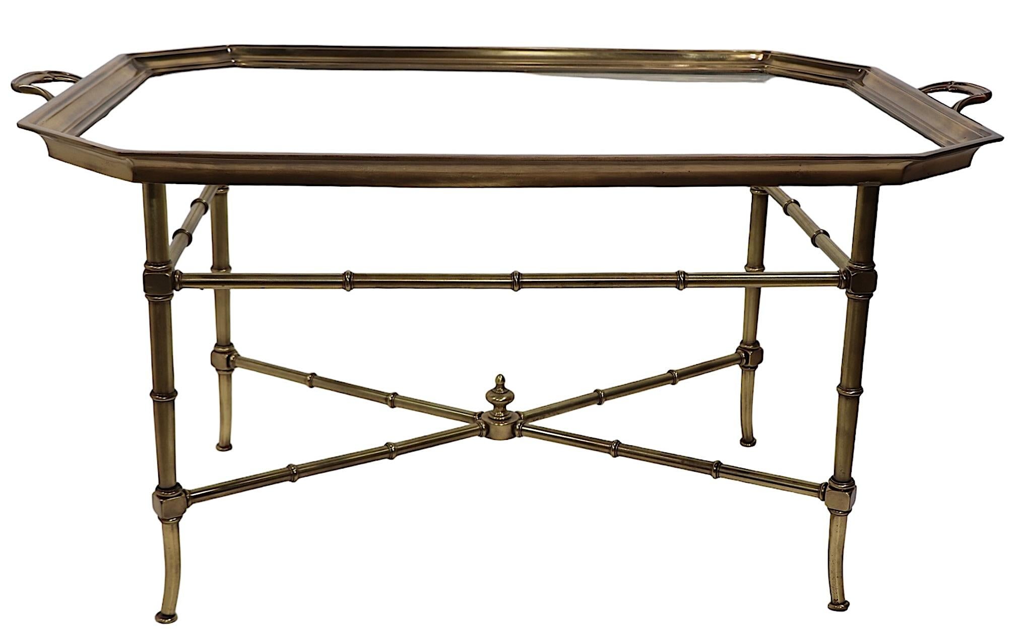 Table basse à plateau en laiton et verre imitation bambou attribuée à Mastercraft en vente 3