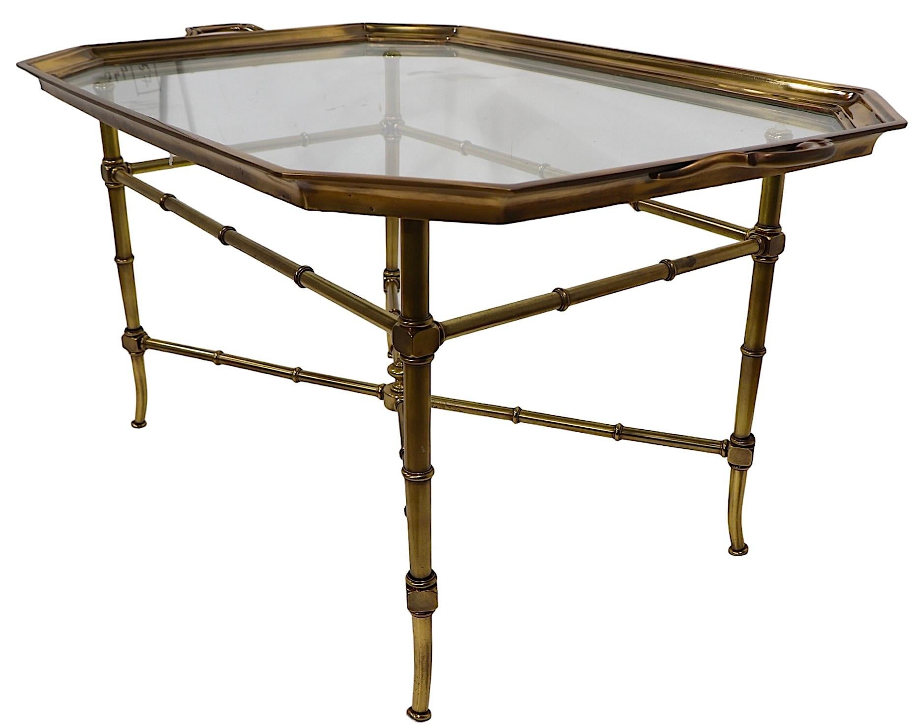 Table basse à plateau en laiton et verre imitation bambou attribuée à Mastercraft en vente 4