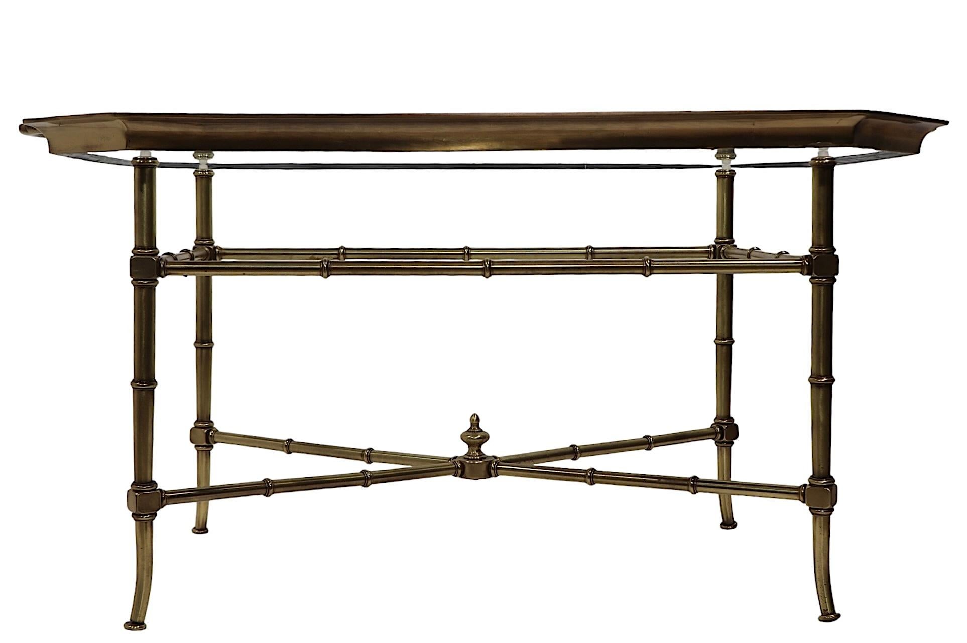 Table basse à plateau en laiton et verre imitation bambou attribuée à Mastercraft en vente 12